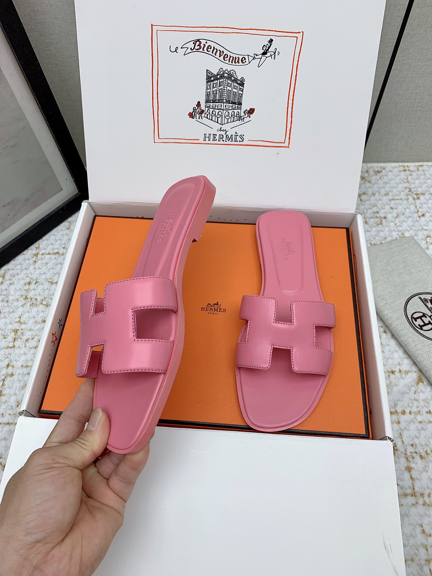 Hermès Oran Pink Leather Flat Sandals Slides, Iconic Style & Comfort 5 i1750232712 1677 1