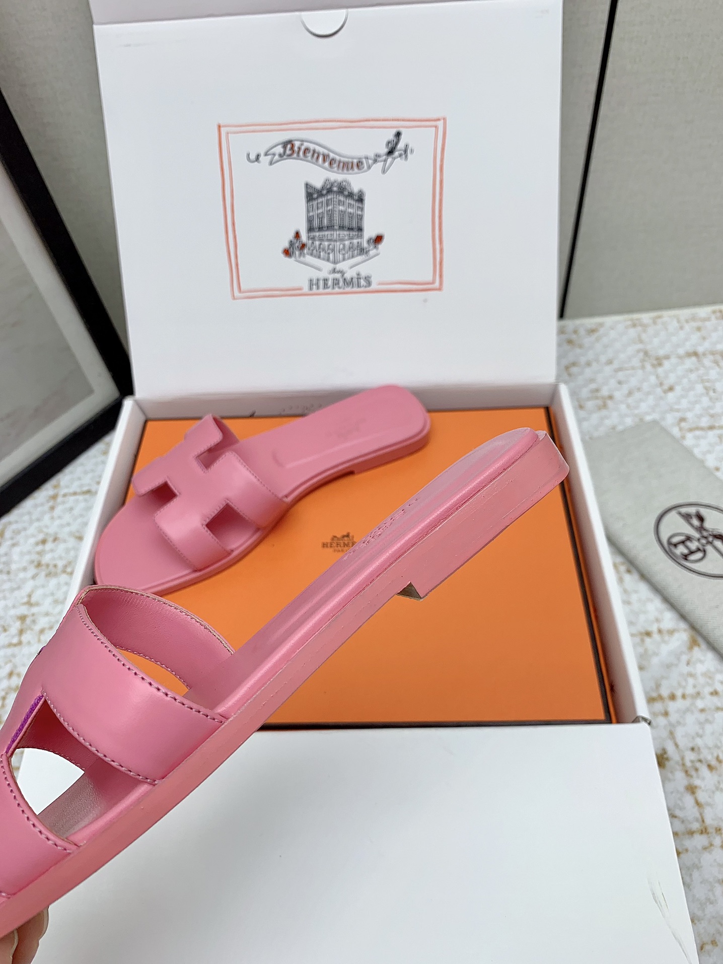 Hermès Oran Pink Leather Flat Sandals Slides, Iconic Style & Comfort 9 i1750232713 122 3