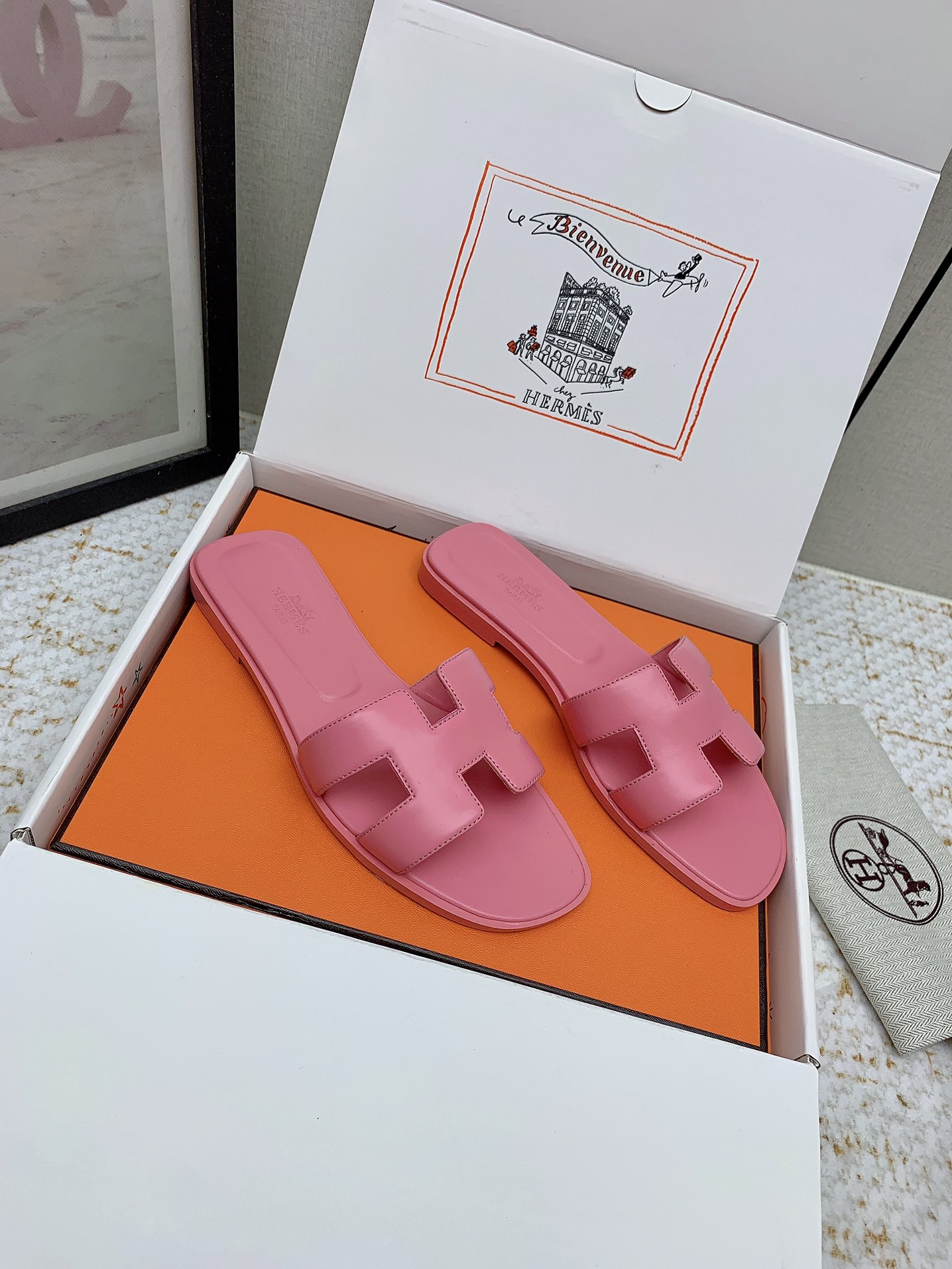 Hermès Oran Pink Leather Flat Sandals Slides, Iconic Style & Comfort 2 i1750232713 5840 4