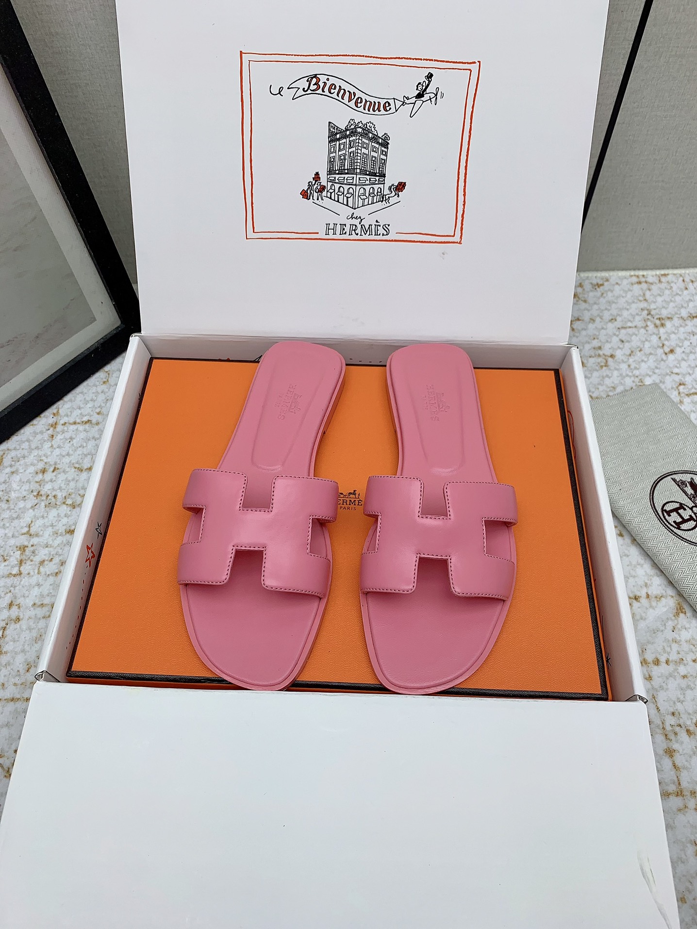 Hermès Oran Pink Leather Flat Sandals Slides, Iconic Style & Comfort 3 i1750232713 9899 8