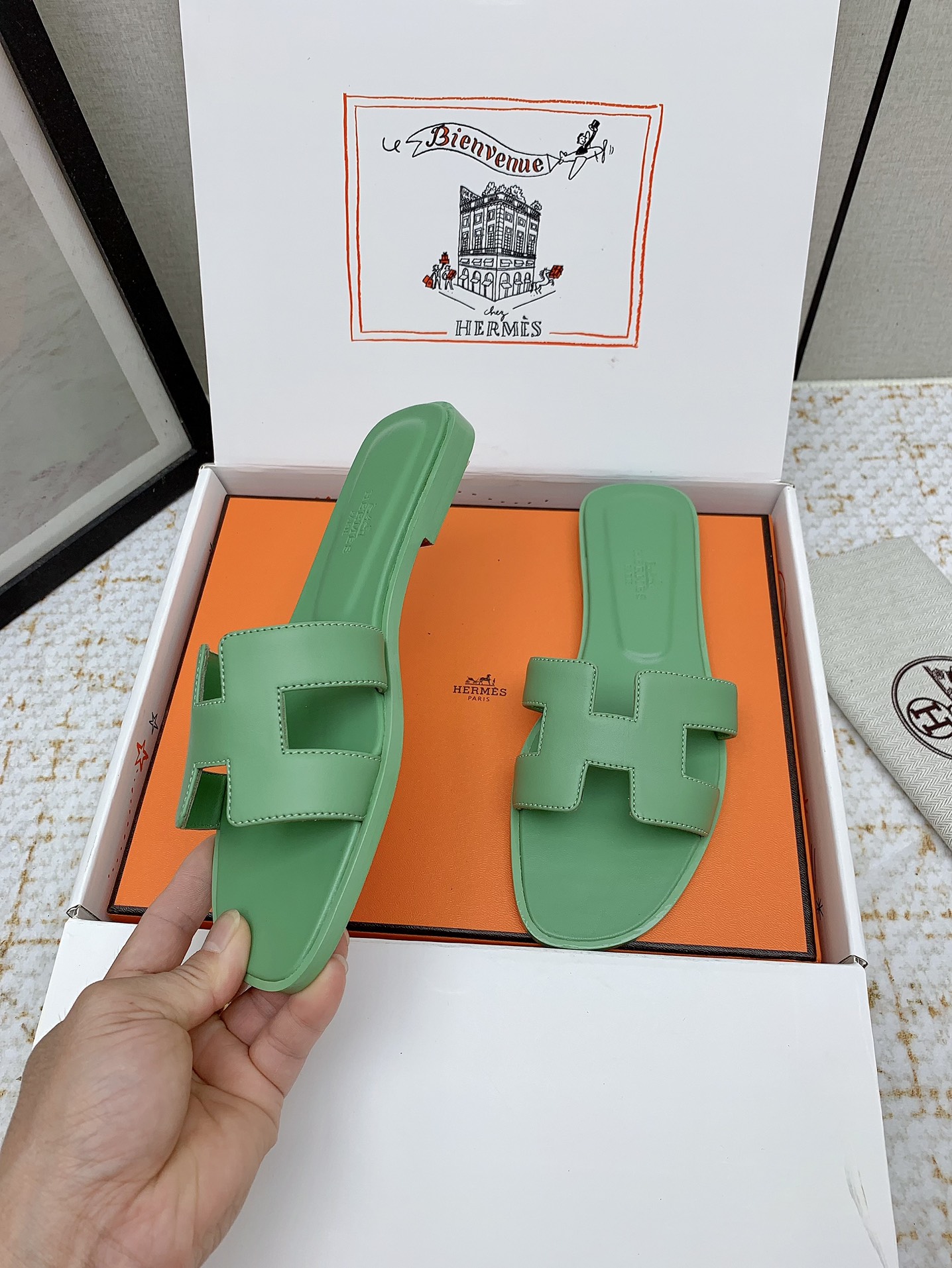 Hermès Oran Sandals, Green Leather Slides for Women, Available in Multiple Sizes 4 i1750232821 4056 2