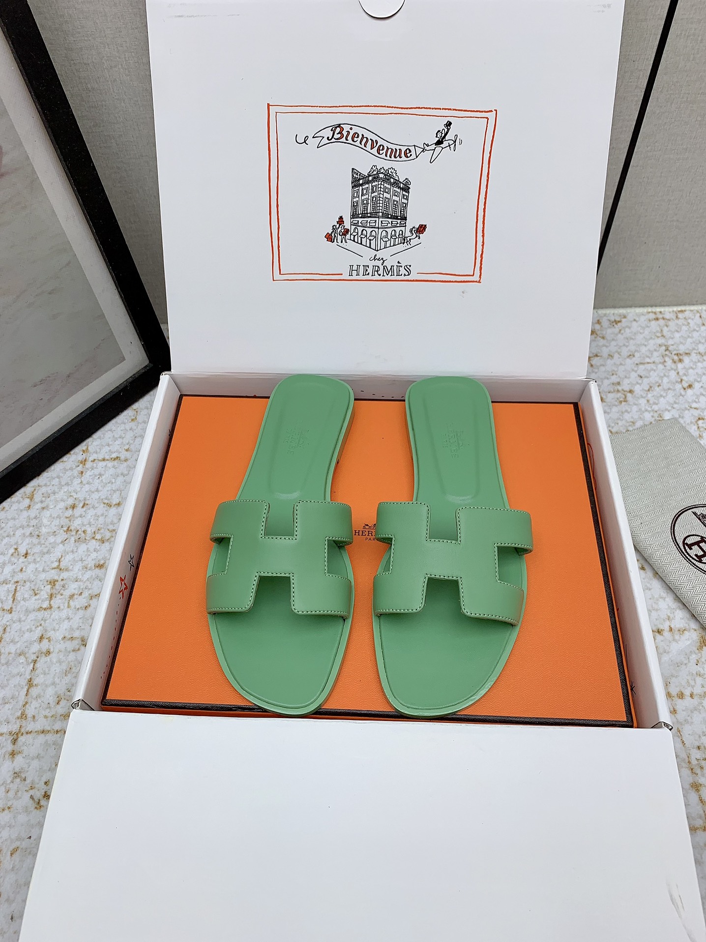 Hermès Oran Sandals, Green Leather Slides for Women, Available in Multiple Sizes 2 i1750232821 6089 7