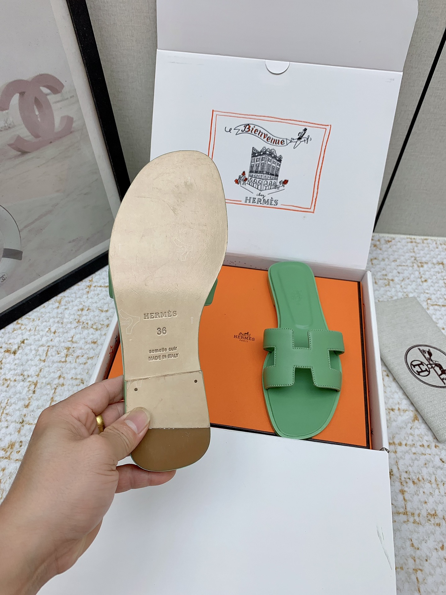 Hermès Oran Sandals, Green Leather Slides for Women, Available in Multiple Sizes 7 i1750232821 7025 3