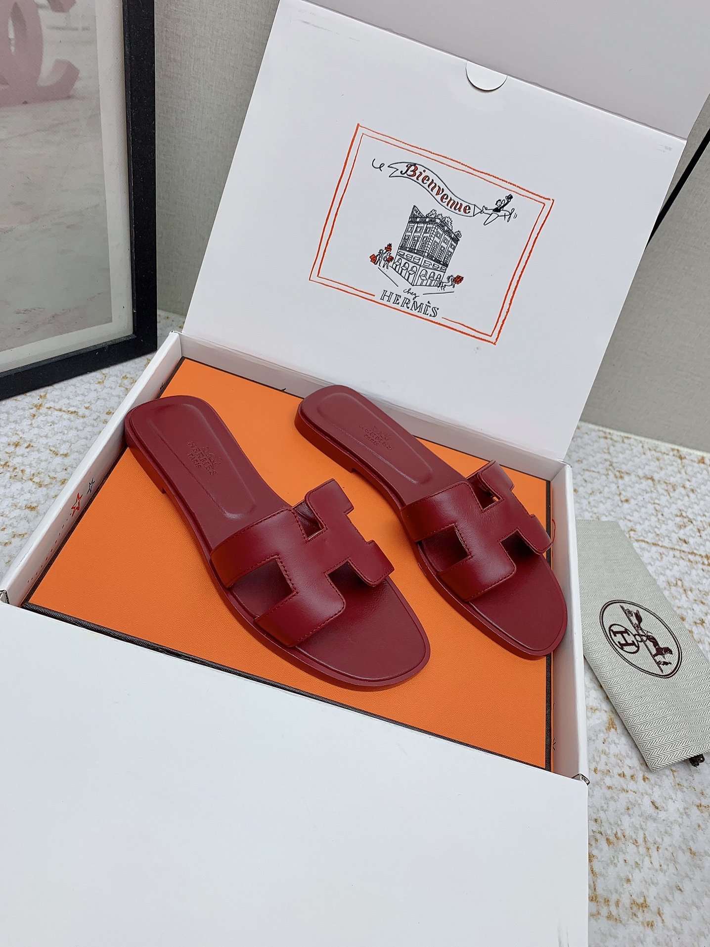 Hermès Oran Leather Sandals - Iconic Style & Comfort (Sizes 35-42 Available) 2 i1750232933 7631 0