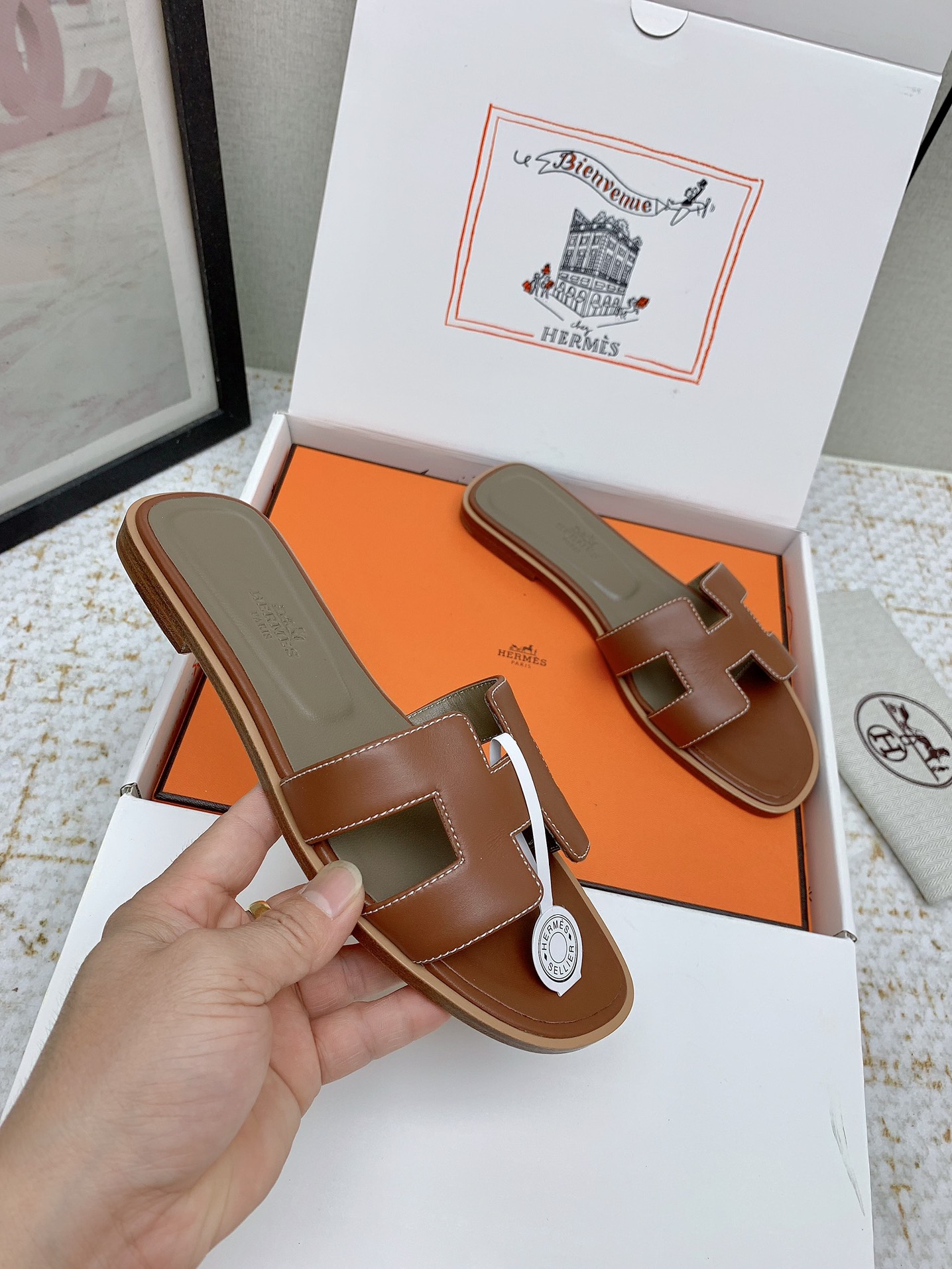 Hermès Oran Leather Sandals: Classic Style and Comfort (Sizes 35-42 Available) 5 i1750232986 8552 0