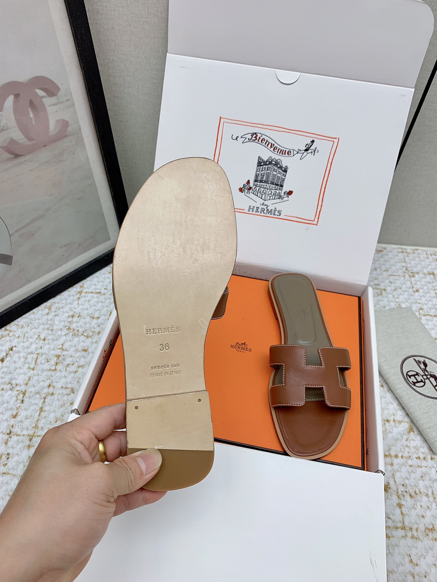 Hermès Oran Leather Sandals: Classic Style and Comfort (Sizes 35-42 Available) 7 i1750232987 1956 5