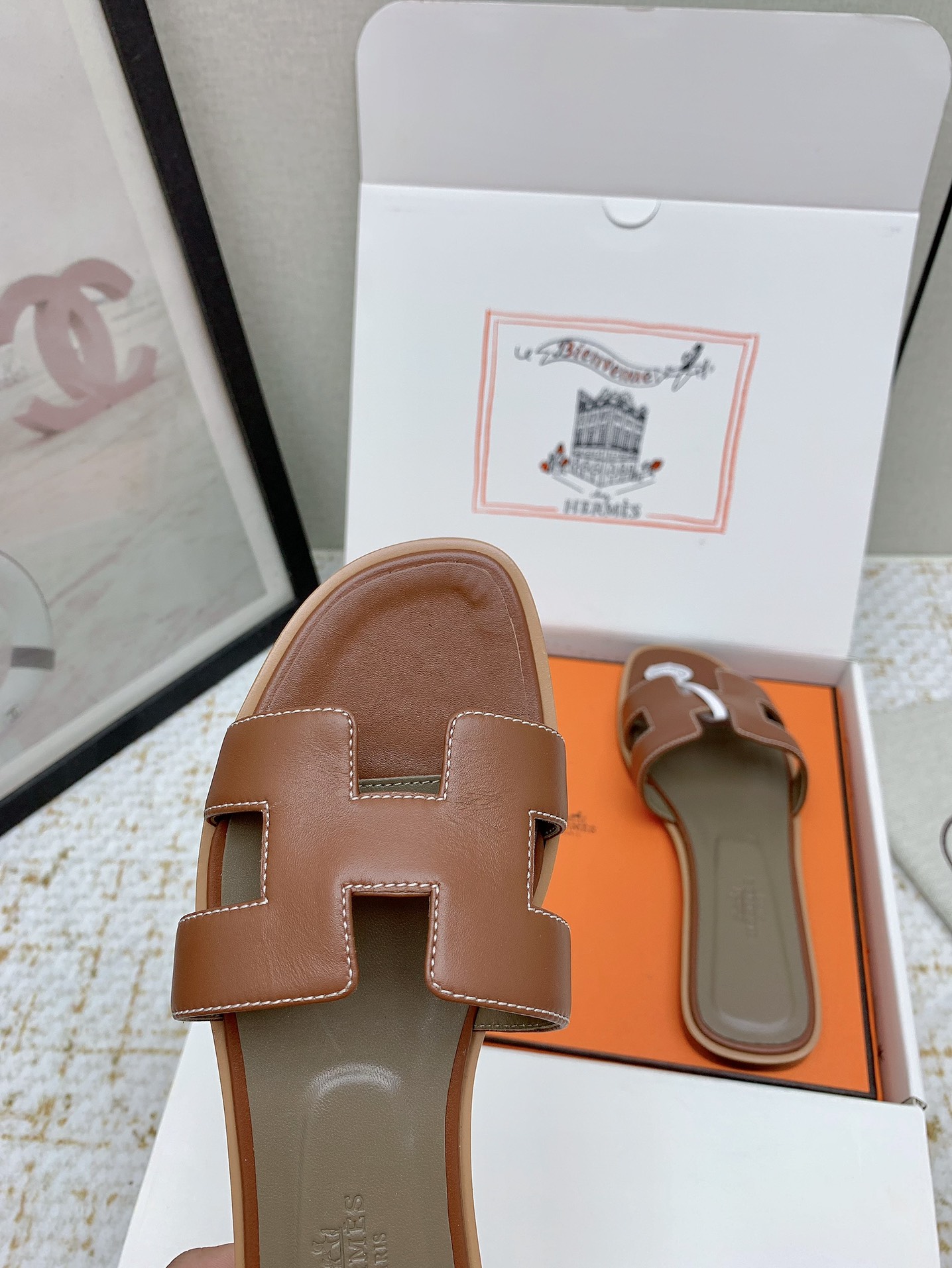 Hermès Oran Leather Sandals: Classic Style and Comfort (Sizes 35-42 Available) 9 i1750232987 2457 1