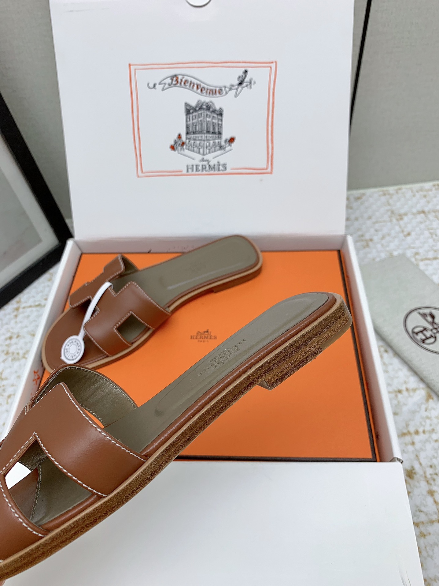 Hermès Oran Leather Sandals: Classic Style and Comfort (Sizes 35-42 Available) 8 i1750232987 9286 6