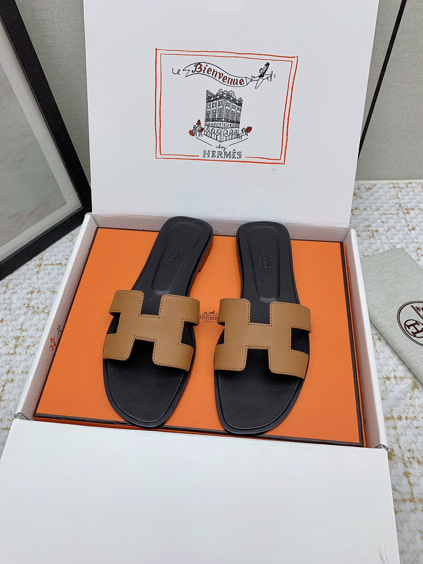 Hermès Oran Leather Sandals Slides - Iconic Style & Comfort for Women 2 i1750233136 1983 0