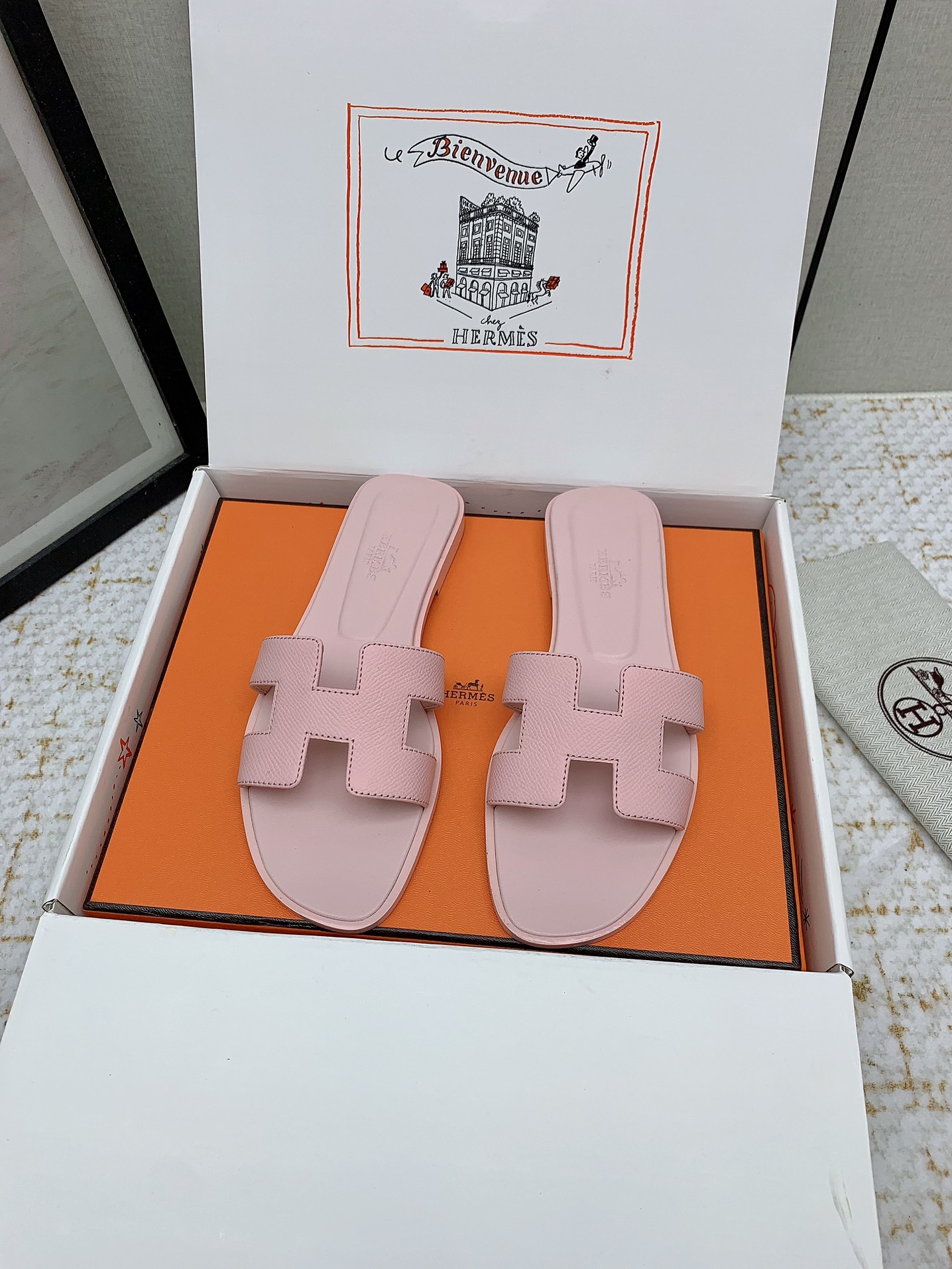 Hermès Oran Pink Leather Flat Sandals Slides, Comfortable & Stylish 3 i1750233196 5082 3