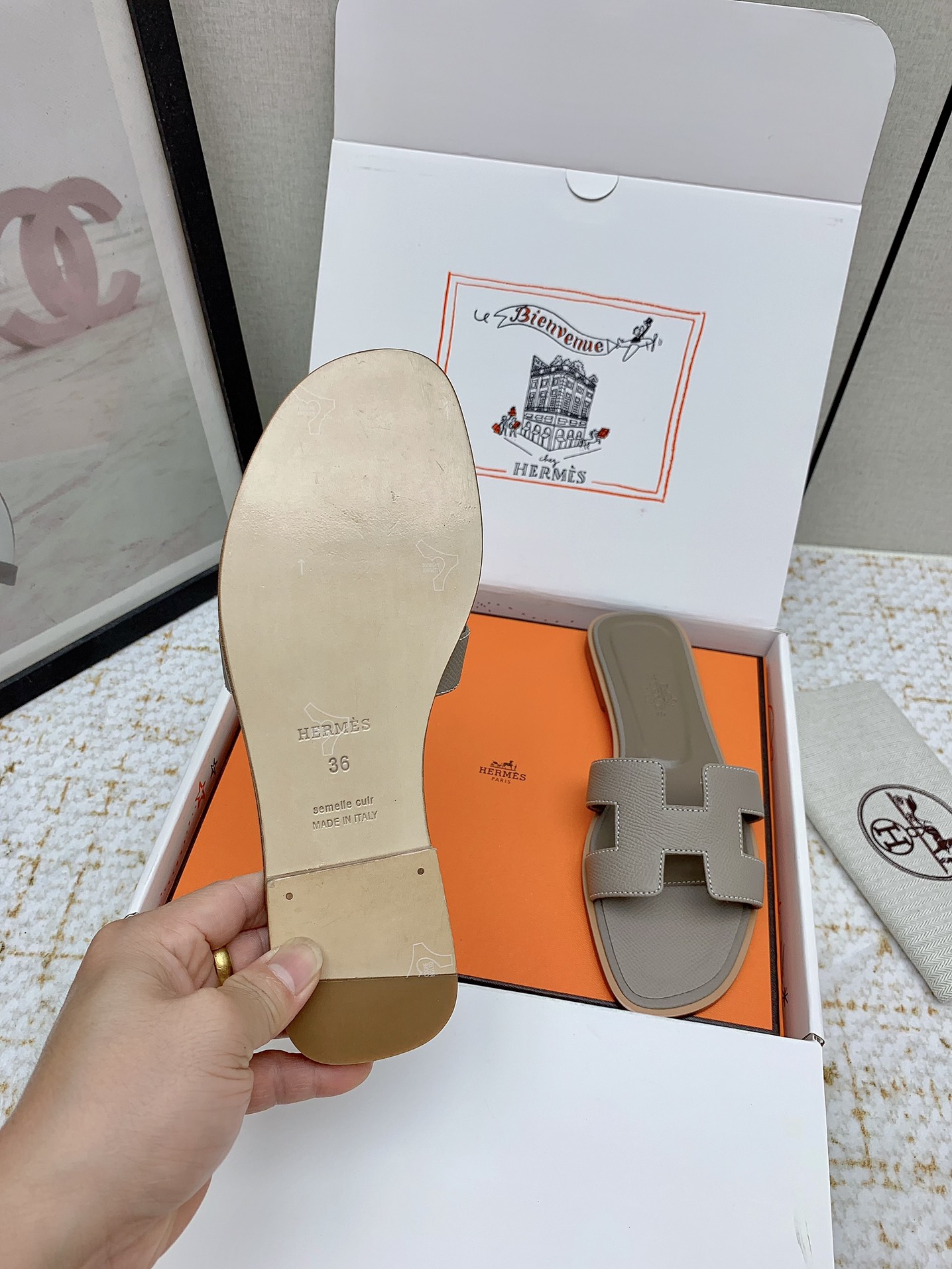 Elegant Oran Sandals by Hermès - Iconic Style & Comfort 8 i1750233220 319 6