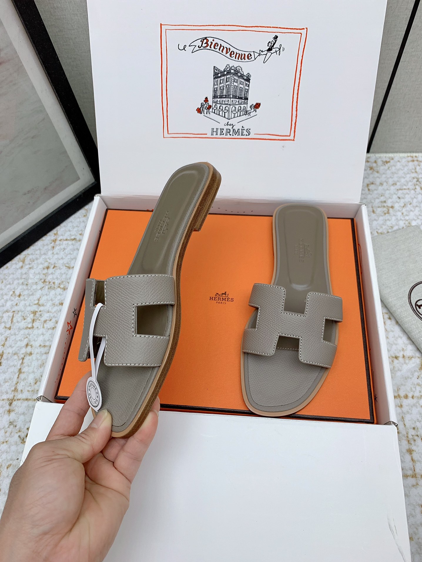Elegant Oran Sandals by Hermès - Iconic Style & Comfort 5 i1750233220 9387 7