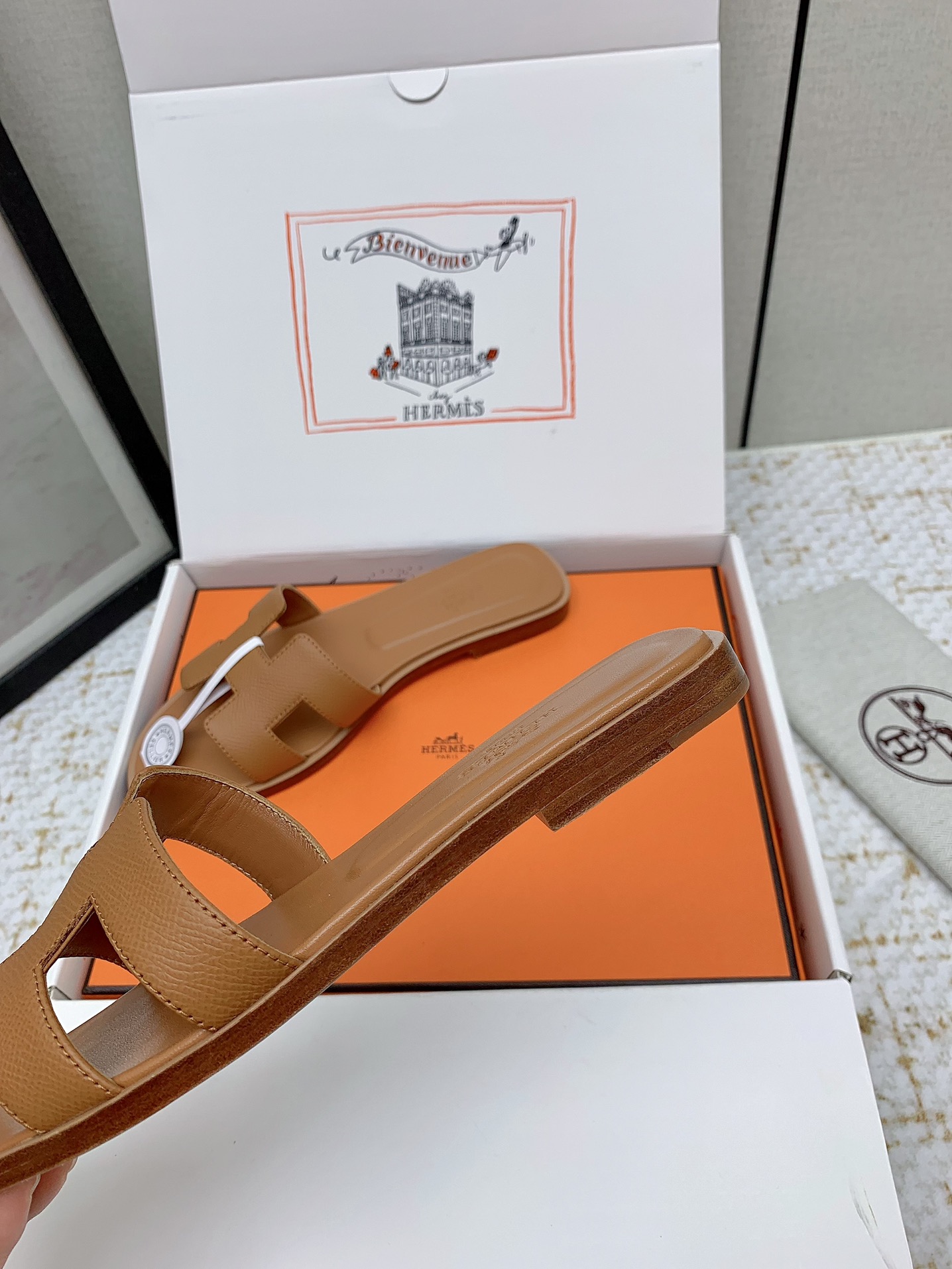 Hermès Oran Leather Flat Sandals Slides, Classic Style, Sizes 35-42 Available 9 i1750233258 4023 1