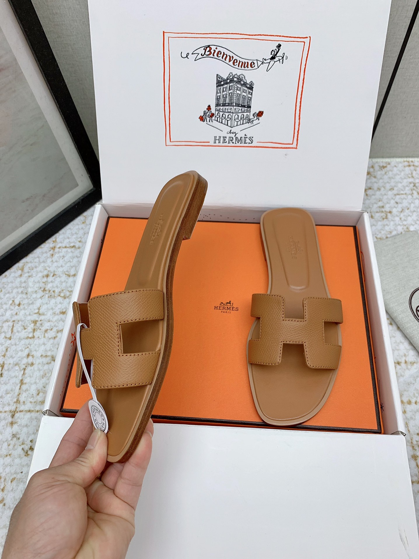 Hermès Oran Leather Flat Sandals Slides, Classic Style, Sizes 35-42 Available 5 i1750233258 5250 7