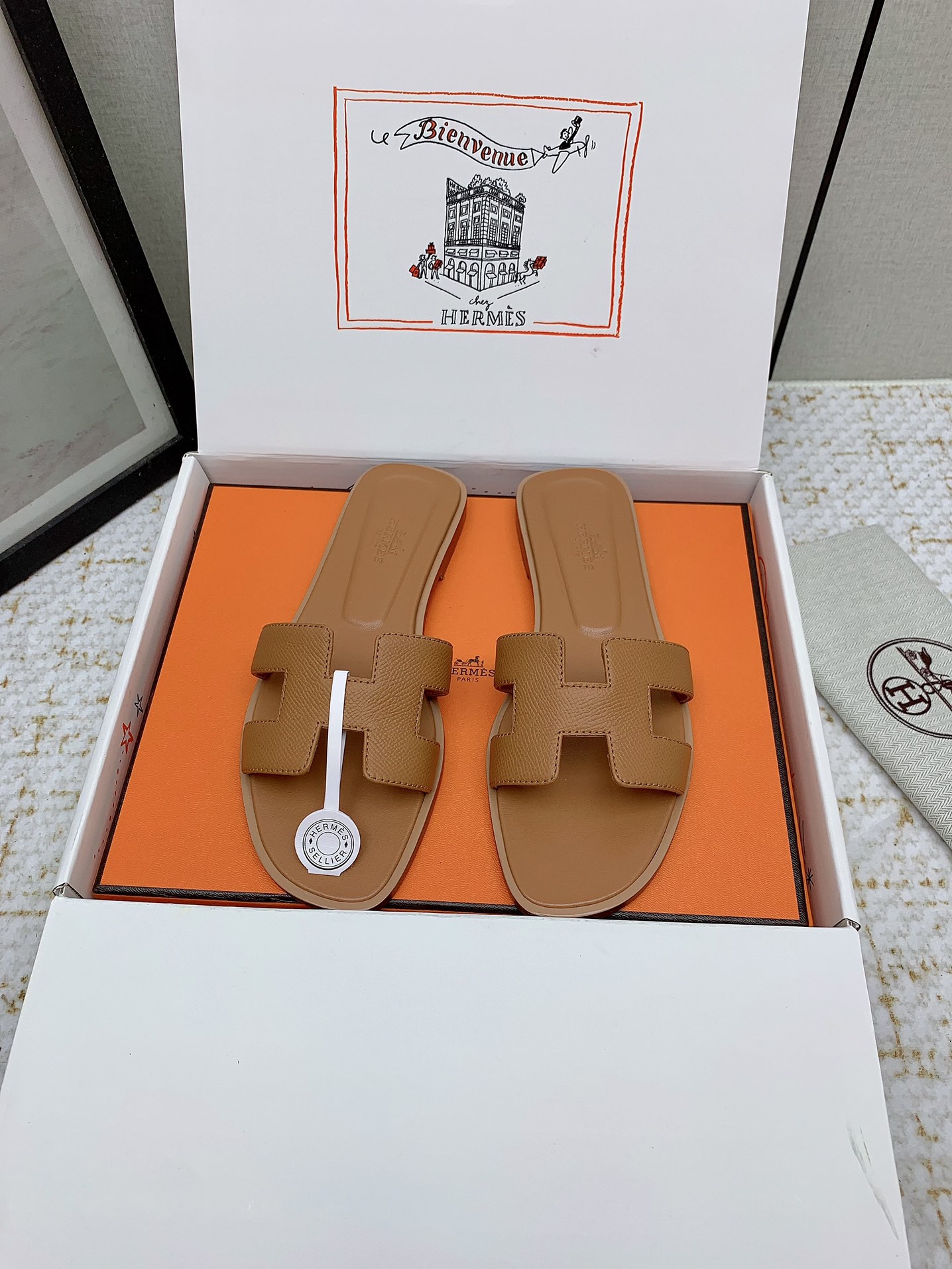 Hermès Oran Leather Flat Sandals Slides, Classic Style, Sizes 35-42 Available 3 i1750233258 8890 8