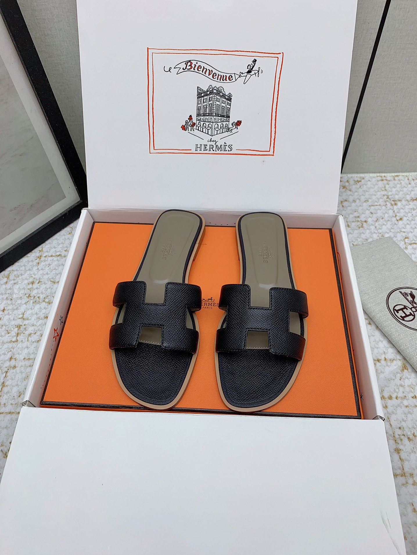 Elegant H-Cut Leather Slide Sandals - Stylish Summer Beach Slip-Ons 2 i1750233313 1143 3
