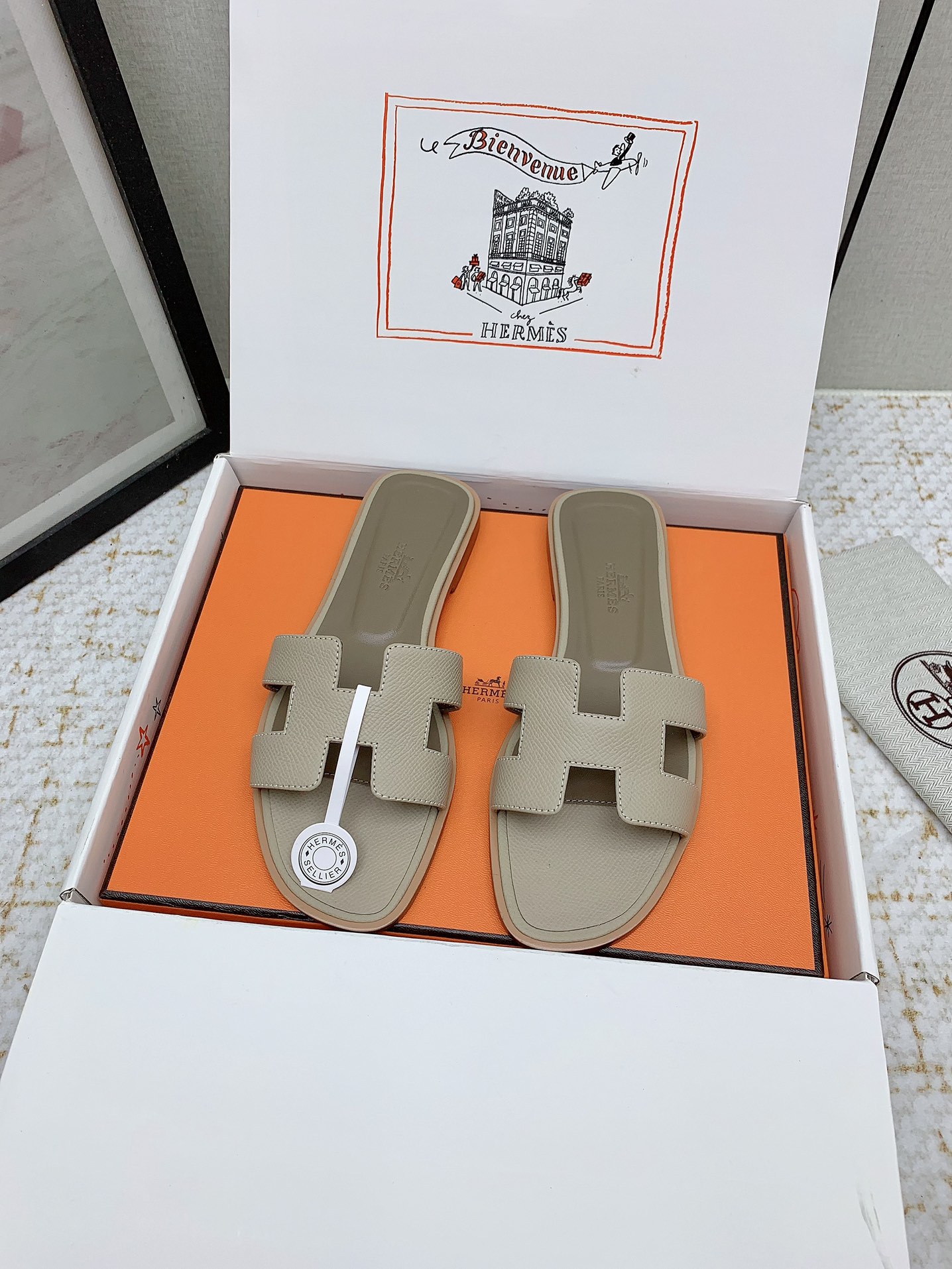 Hermès Oran Leather Sandals - Iconic Style & Comfort, Available in Multiple Sizes 3 i1750233373 3955 7