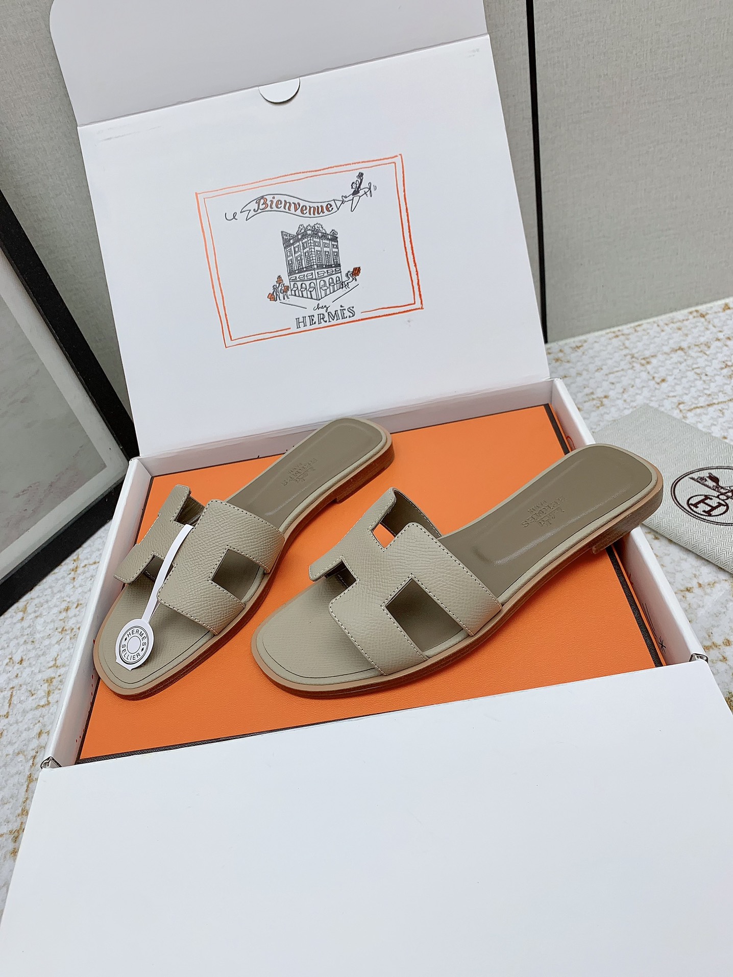 Hermès Oran Leather Sandals - Iconic Style & Comfort, Available in Multiple Sizes 4 i1750233373 4713 6