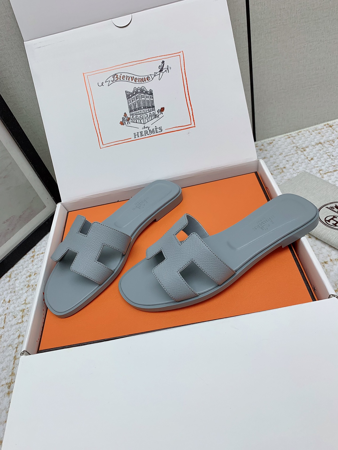 Hermès Oran Sandal - Chic Leather Slides for Women - Sizes 35 to 42 4 i1750233463 4745 4