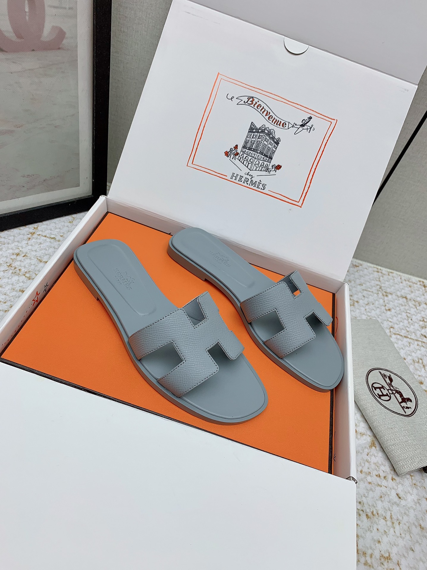 Hermès Oran Sandal - Chic Leather Slides for Women - Sizes 35 to 42 2 i1750233463 6891 6