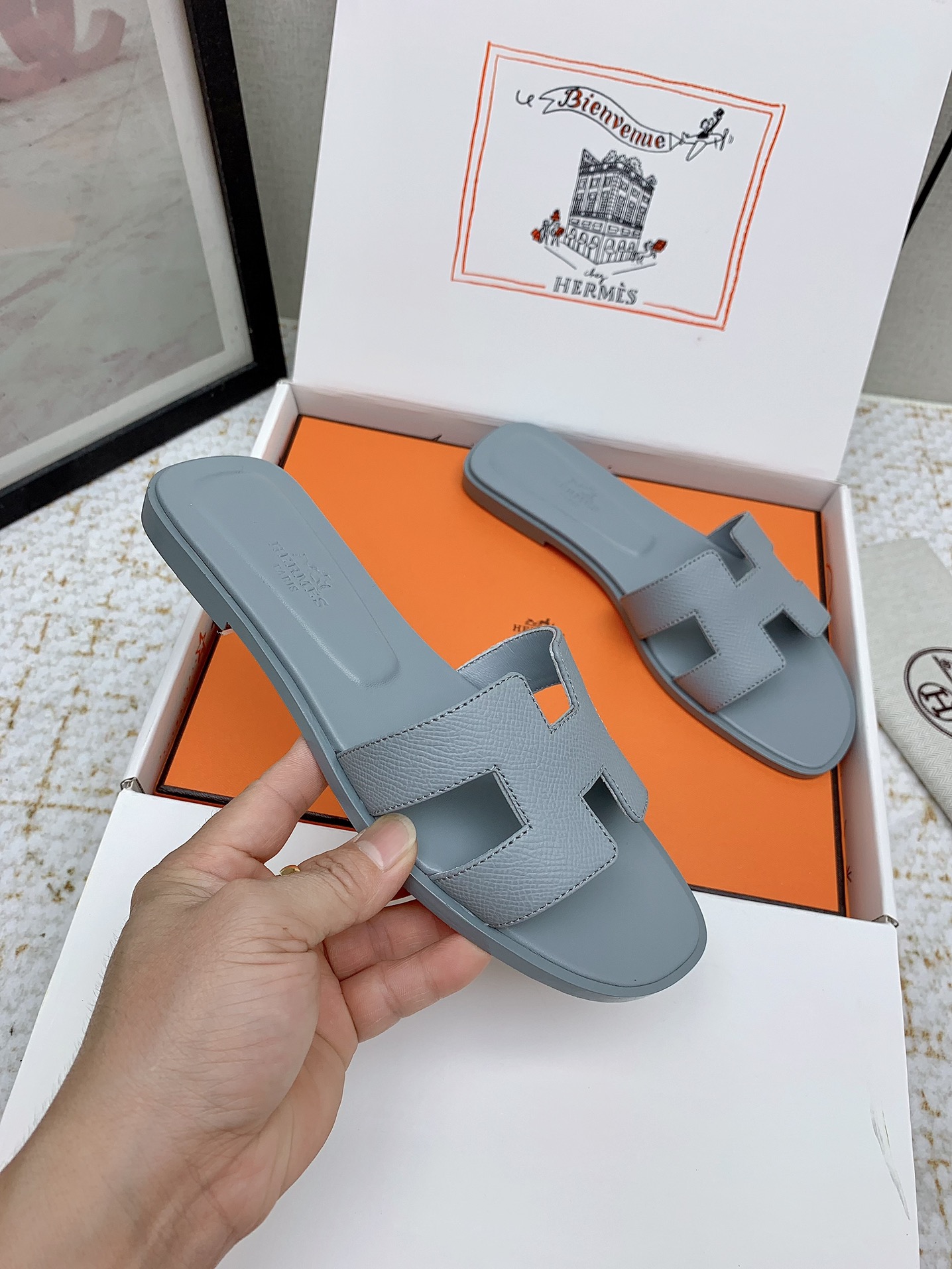 Hermès Oran Sandal - Chic Leather Slides for Women - Sizes 35 to 42 6 i1750233463 8996 2