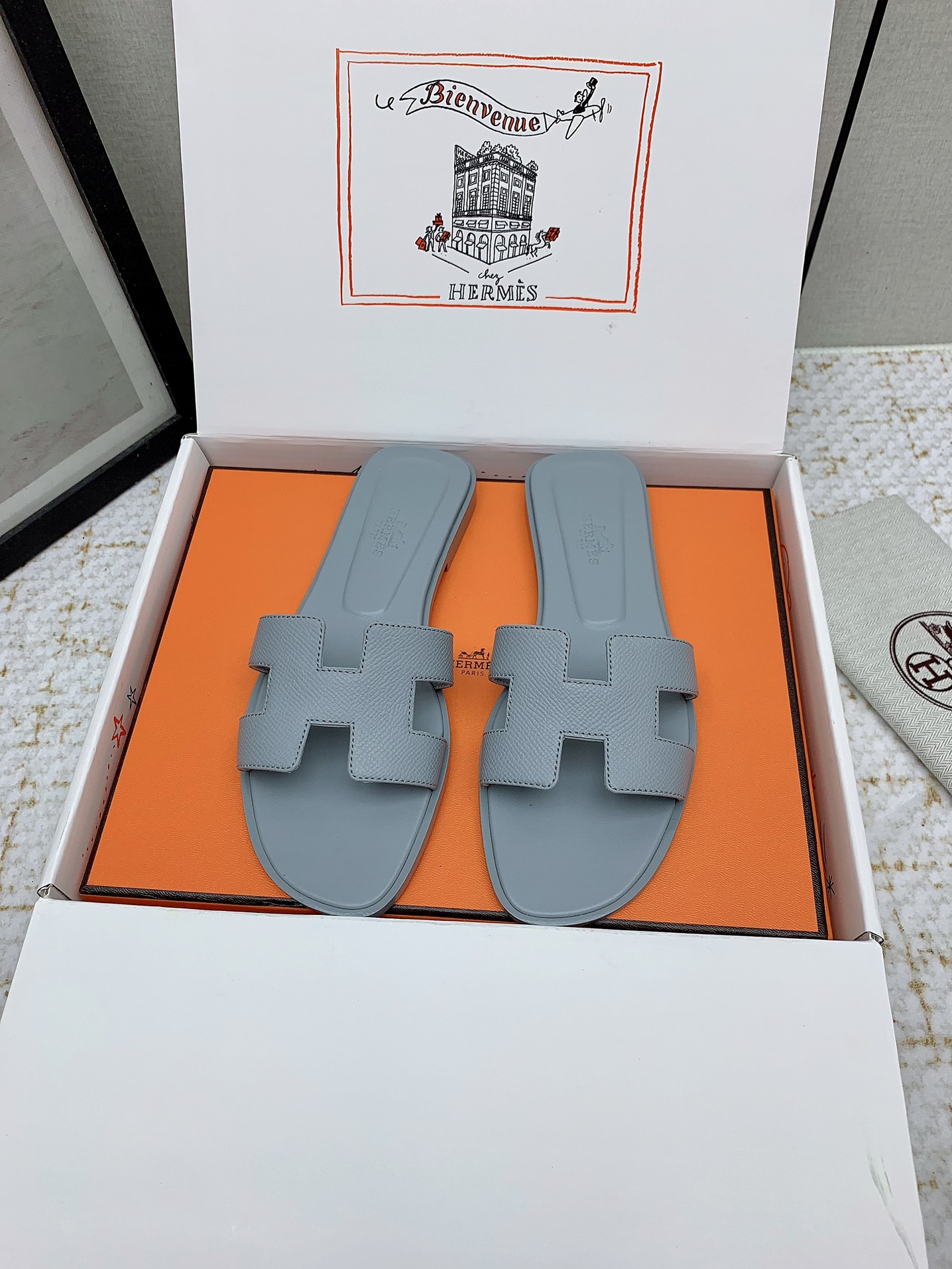 Hermès Oran Sandal - Chic Leather Slides for Women - Sizes 35 to 42 3 i1750233463 9946 1