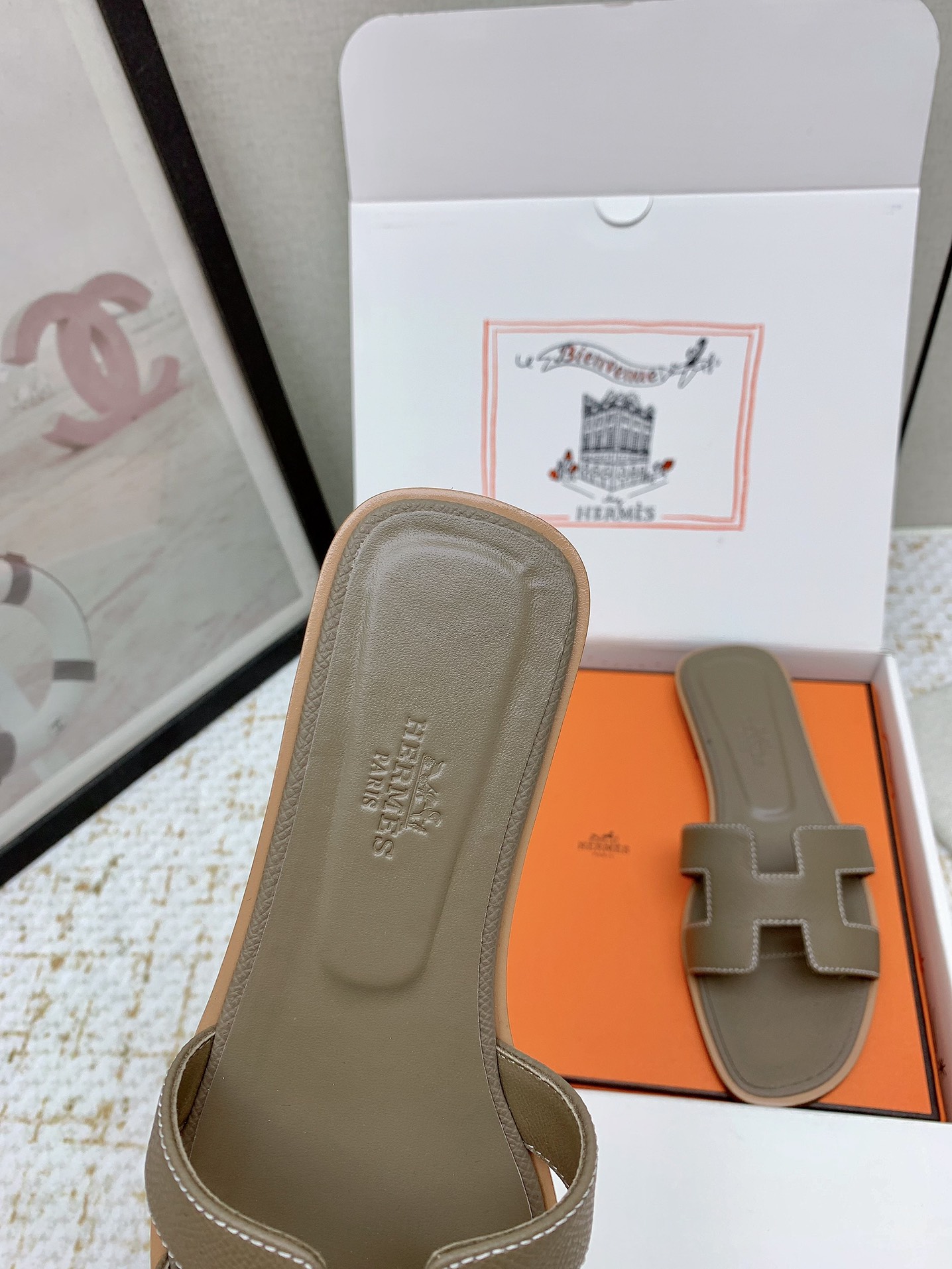Elegant Hermes Oran Leather Slides - Iconic Design & Comfortable Fit 6 i1750233534 5526 8