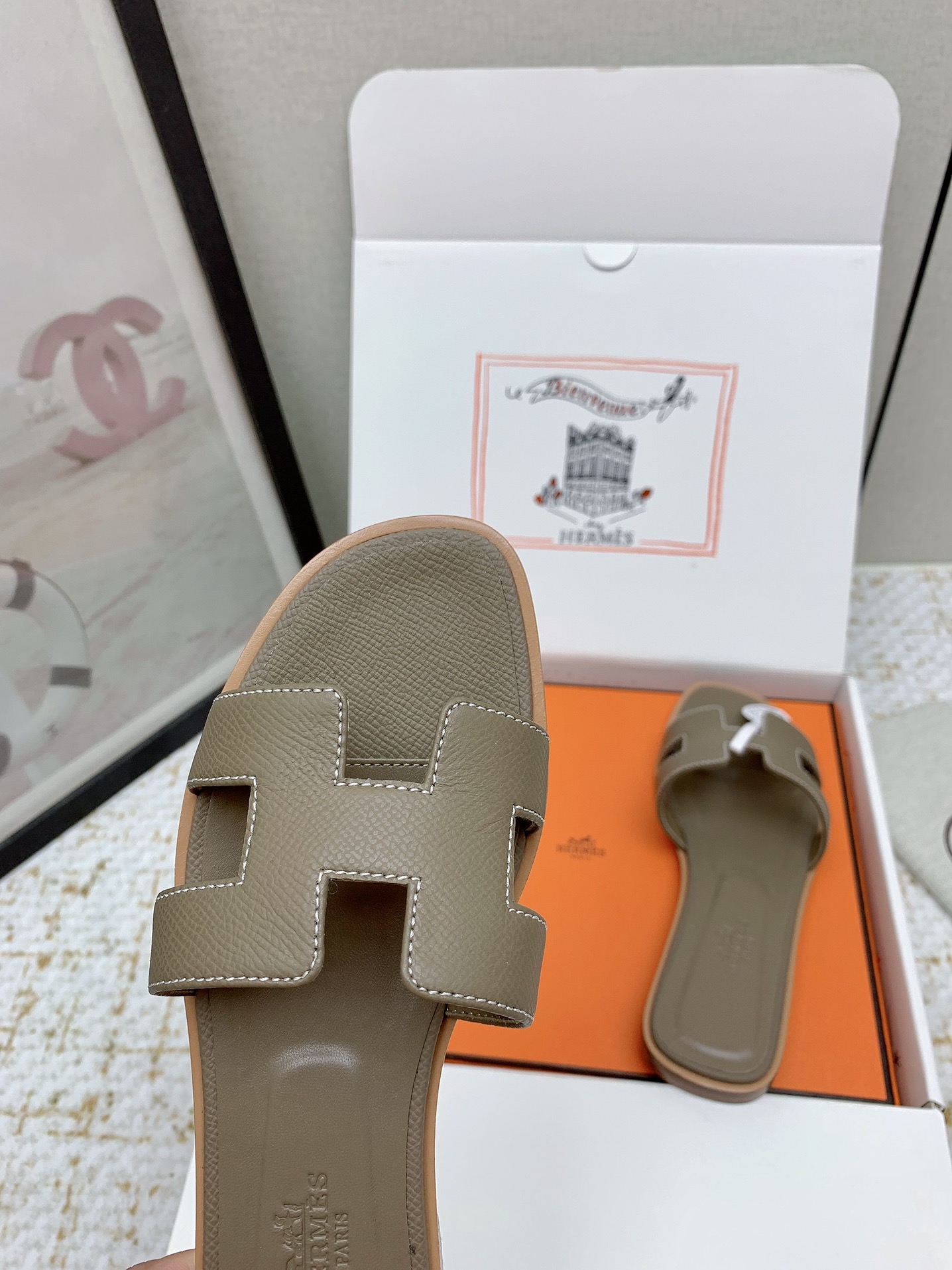 Elegant Hermes Oran Leather Slides - Iconic Design & Comfortable Fit 9 i1750233534 6072 4