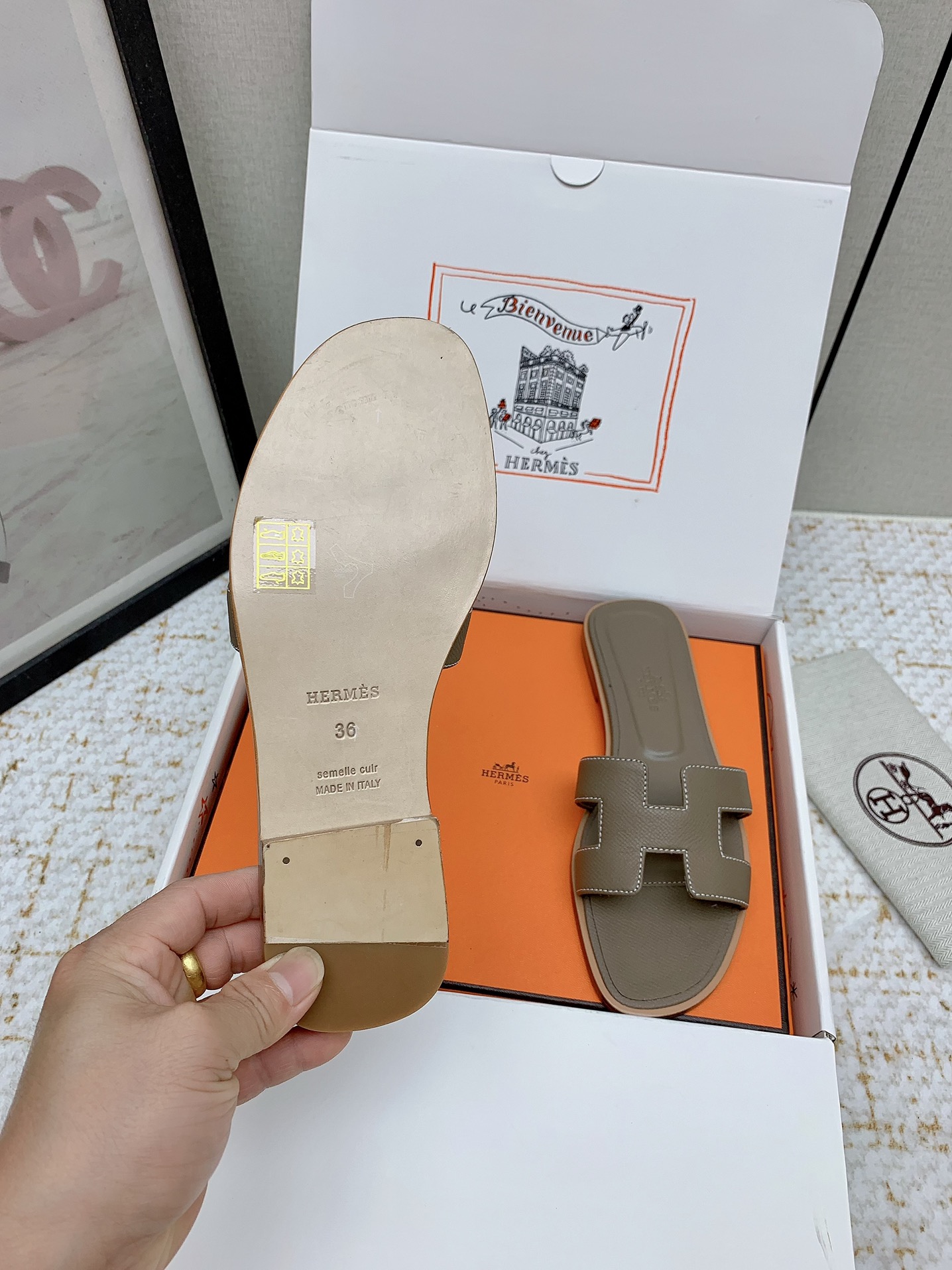 Elegant Hermes Oran Leather Slides - Iconic Design & Comfortable Fit 7 i1750233534 8262 5