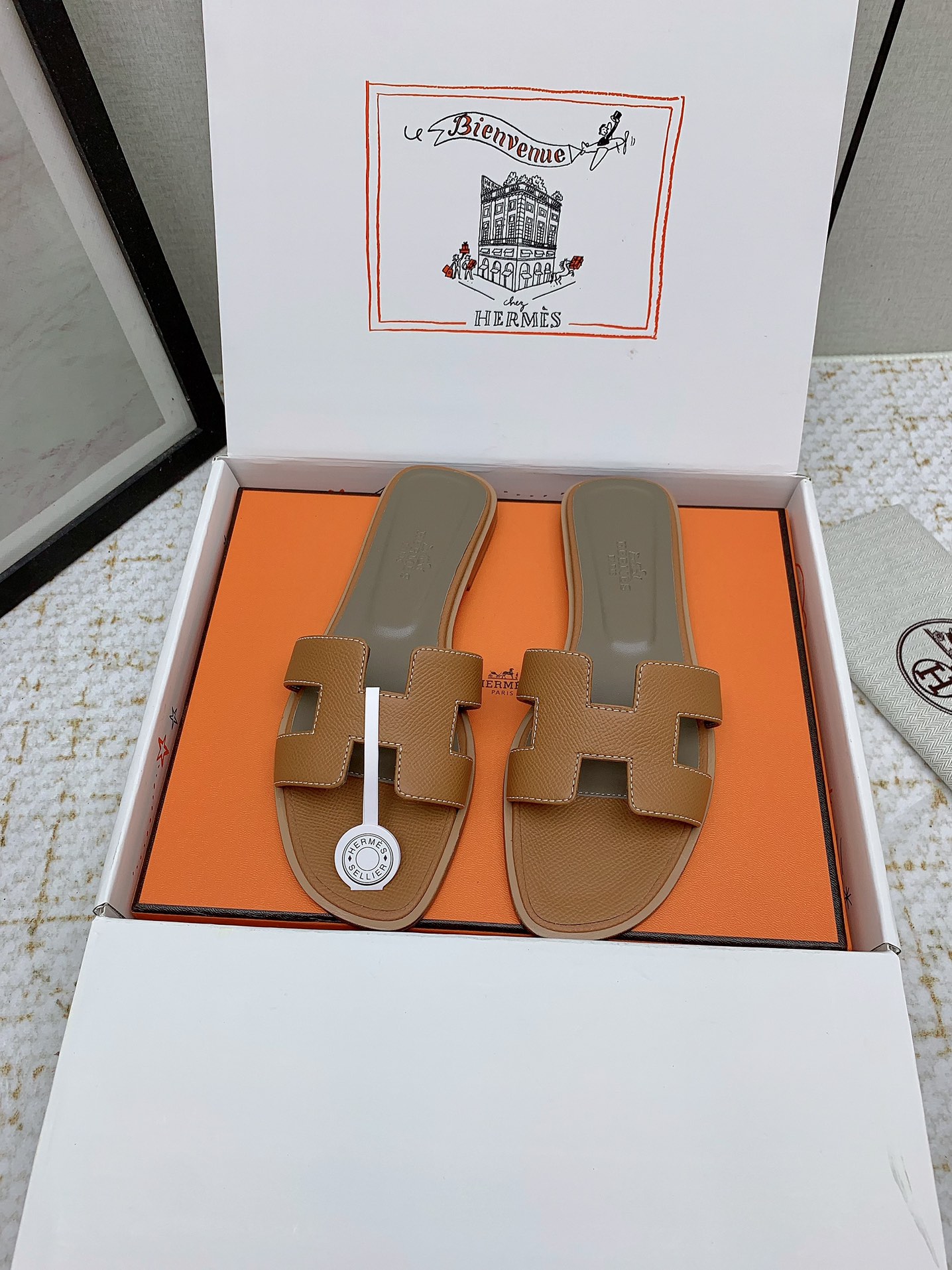 Hermès Oran Leather Sandals Slides - Iconic Style & Comfort, Sizes 35-42 2 i1750233561 9623 1