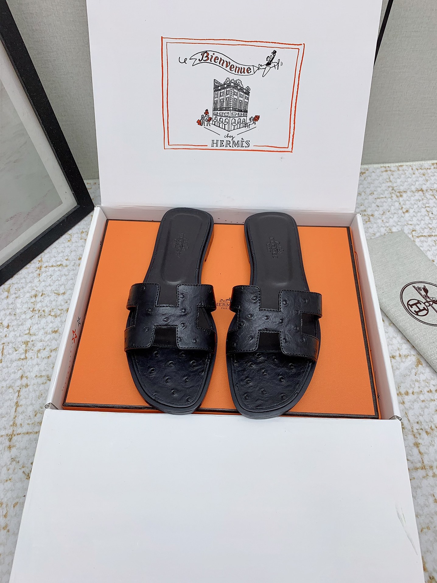 Hermès Oran Black Leather Sandals Slides - Iconic Style & Comfort 3 i1750233794 5134 5