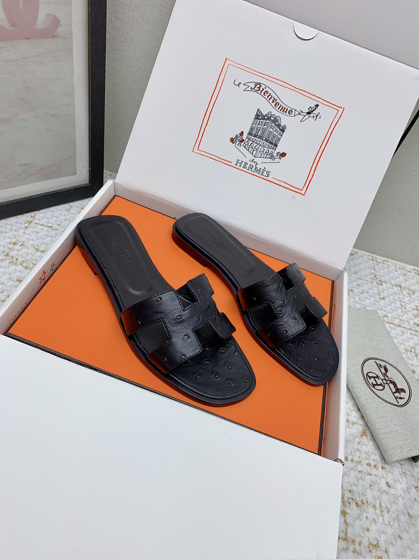 Hermès Oran Black Leather Sandals Slides - Iconic Style & Comfort 2 i1750233794 9126 0