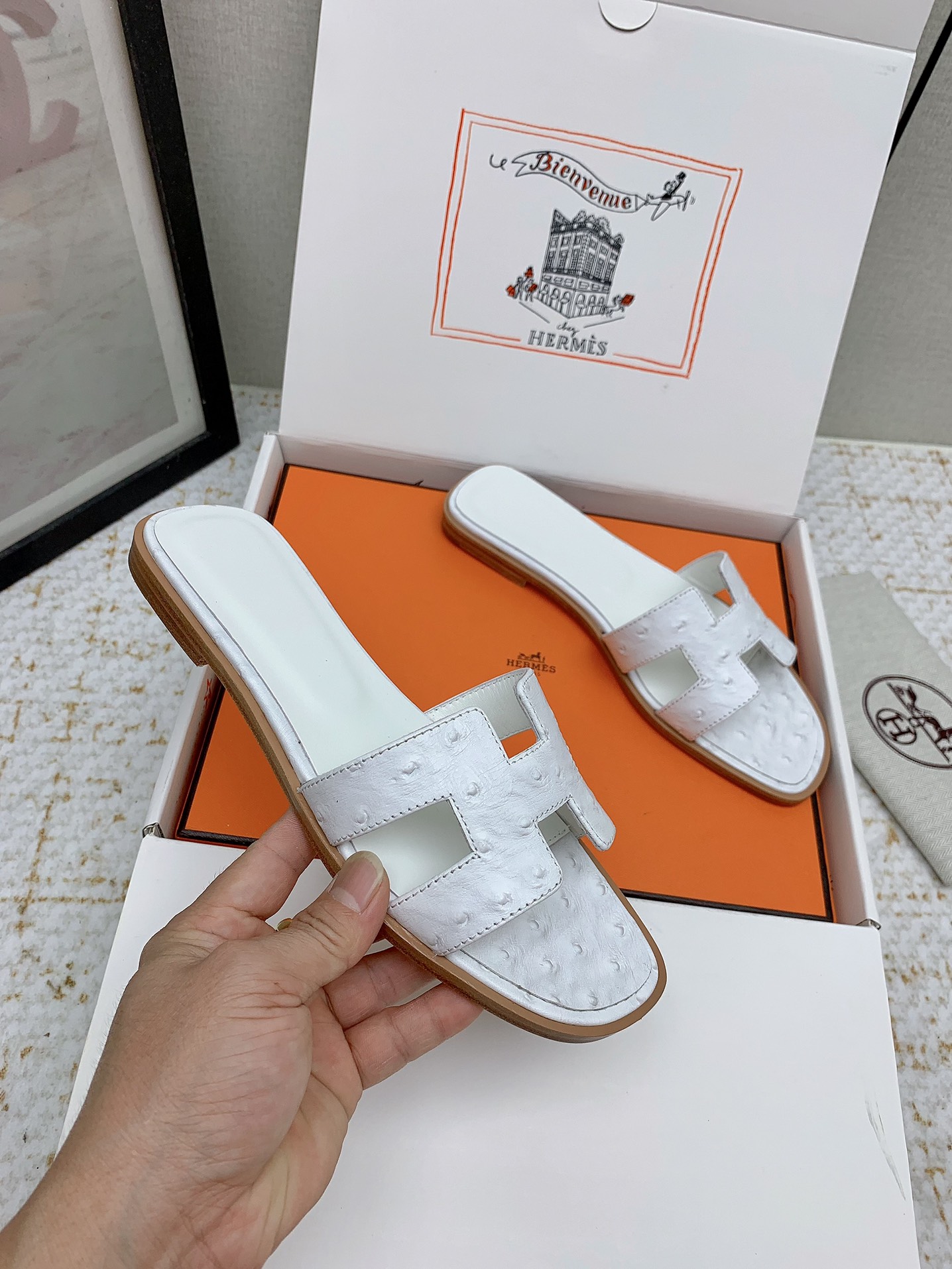 Hermès Oran White Ostrich Leather Sandals Elegant Summer Slides 6 i1750233879 1118 1