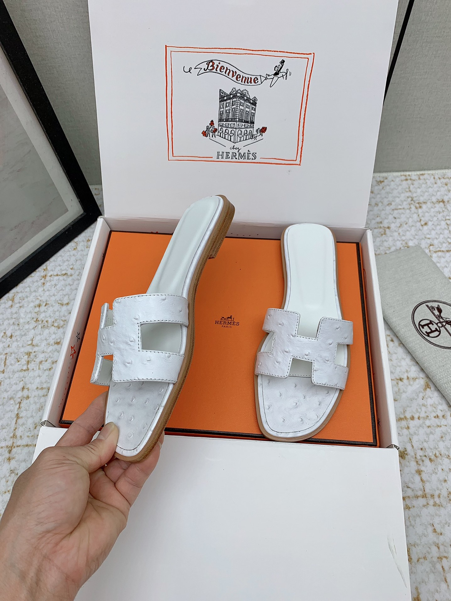 Hermès Oran White Ostrich Leather Sandals Elegant Summer Slides 5 i1750233879 3474 4