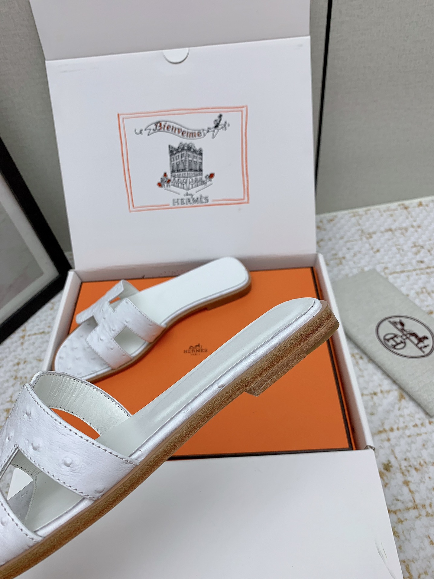 Hermès Oran White Ostrich Leather Sandals Elegant Summer Slides 9 i1750233879 9699 2