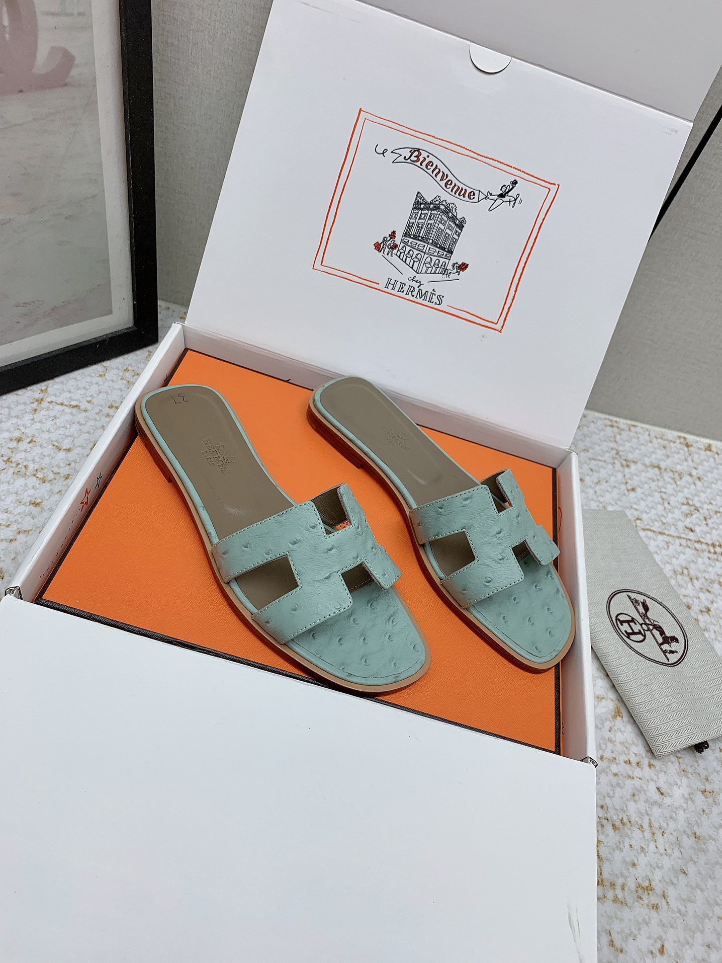 Hermès Oran Leather Slides Sandals - Classic Style, Various Sizes Available 1 i1750233904 2213 4
