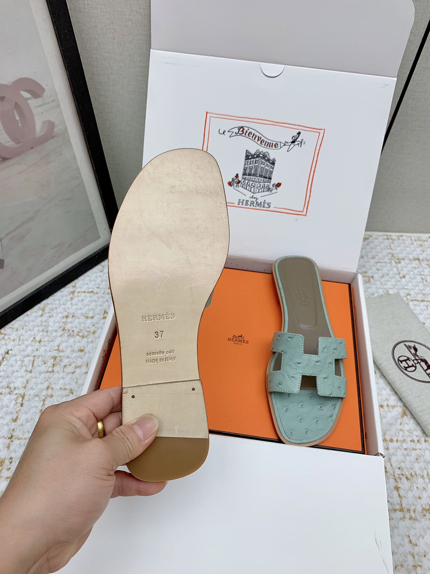 Hermès Oran Leather Slides Sandals - Classic Style, Various Sizes Available 7 i1750233904 4501 6