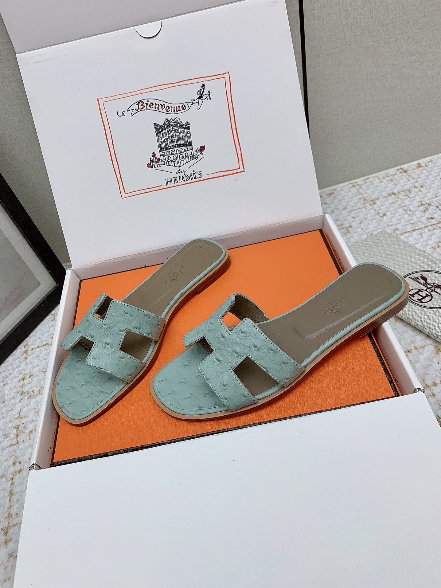 Hermès Oran Leather Slides Sandals - Classic Style, Various Sizes Available 3 i1750233904 5669 2