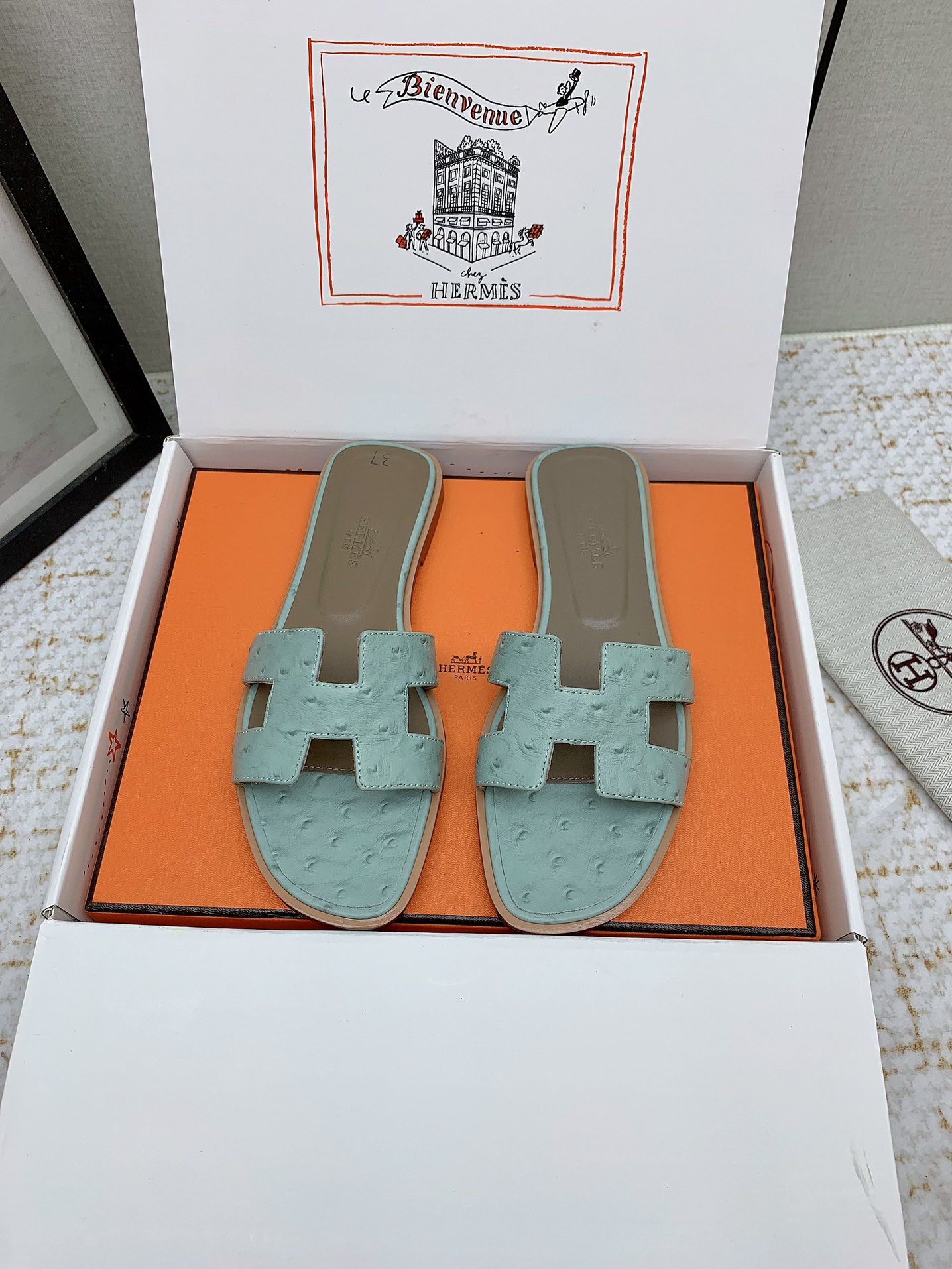 Hermès Oran Leather Slides Sandals - Classic Style, Various Sizes Available 2 i1750233904 7450 0