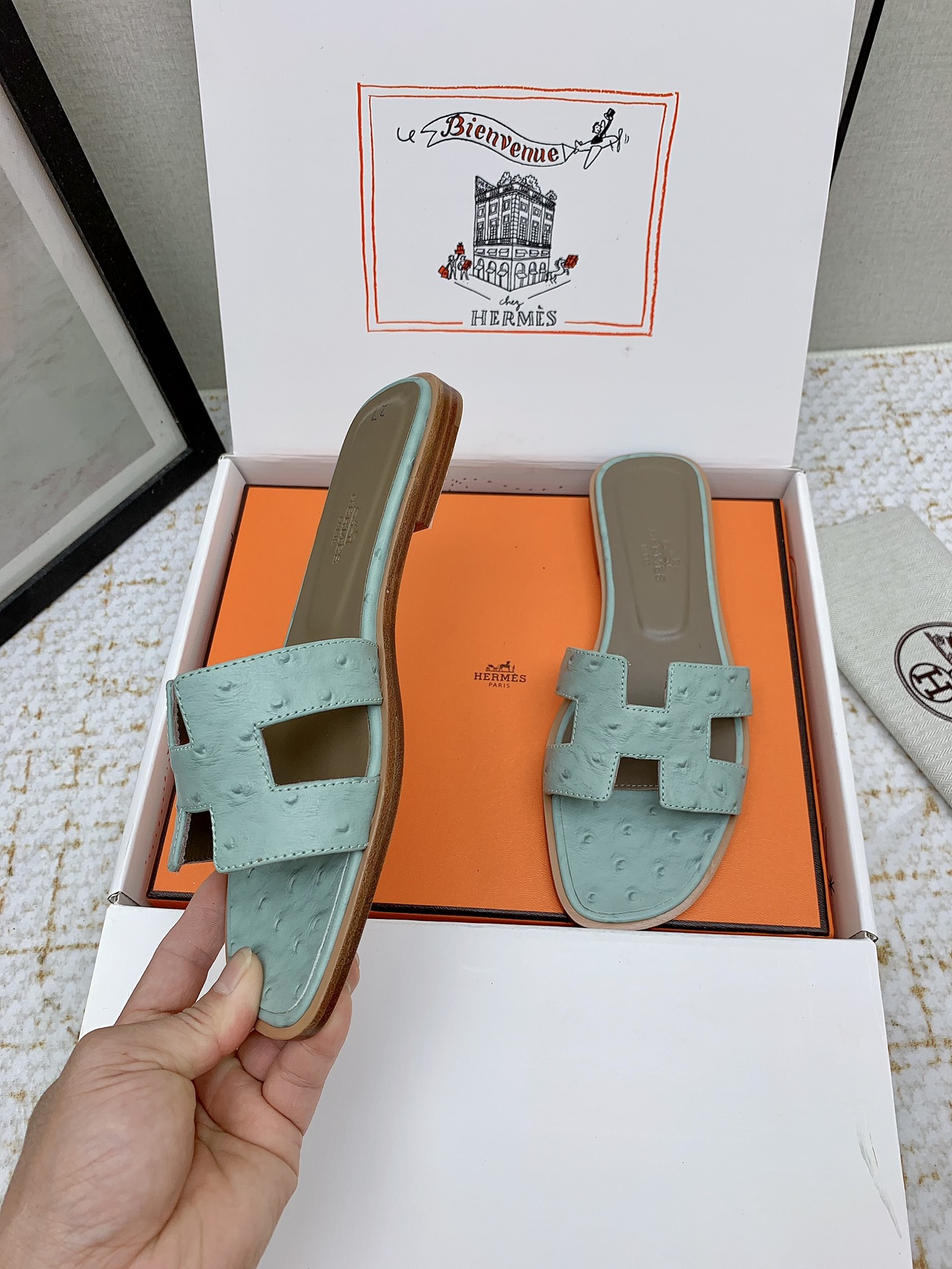 Hermès Oran Leather Slides Sandals - Classic Style, Various Sizes Available 4 i1750233904 8090 8