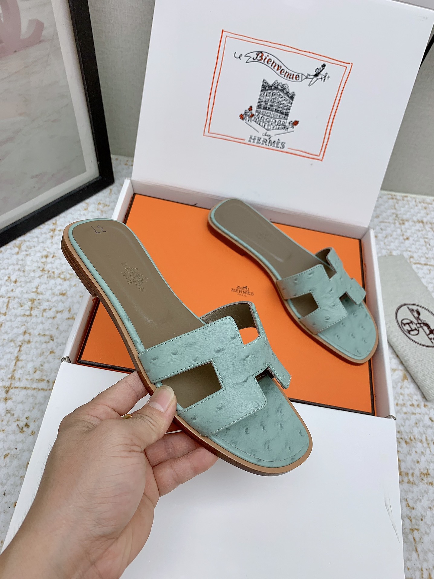 Hermès Oran Leather Slides Sandals - Classic Style, Various Sizes Available 5 i1750233904 8925 1