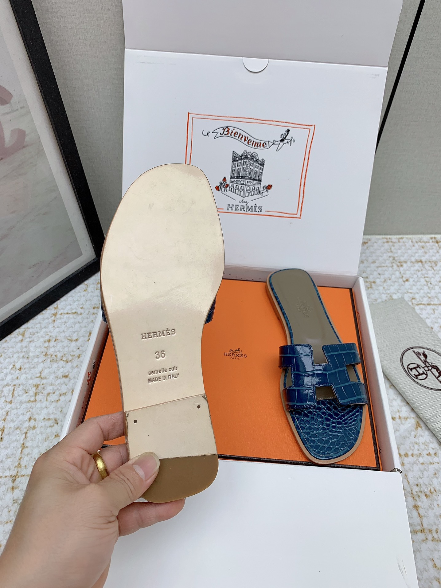 Hermès Oran Leather Slides - Stylish & Comfortable Women's Sandals 7 i1750234098 7121 0