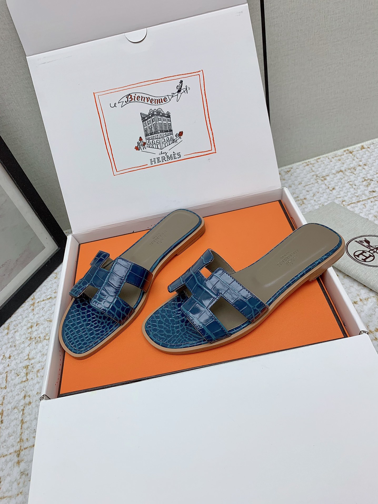 Hermès Oran Leather Slides - Stylish & Comfortable Women's Sandals 3 i1750234099 217 7