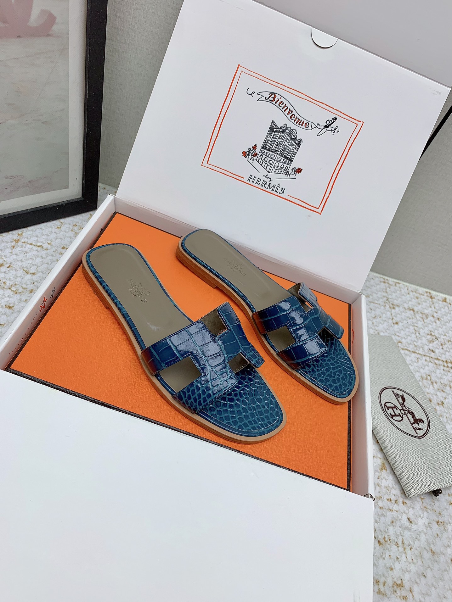 Hermès Oran Leather Slides - Stylish & Comfortable Women's Sandals 1 i1750234099 7866 8