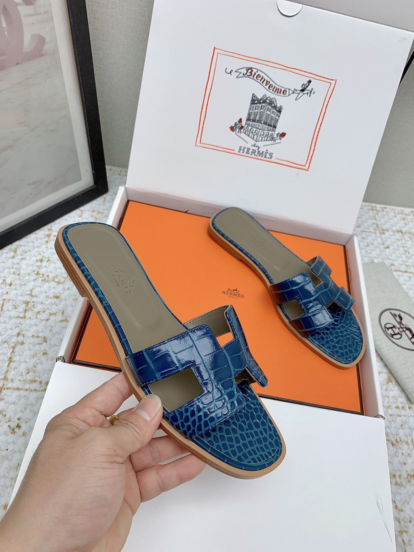 Hermès Oran Leather Slides - Stylish & Comfortable Women's Sandals 5 i1750234099 8706 6