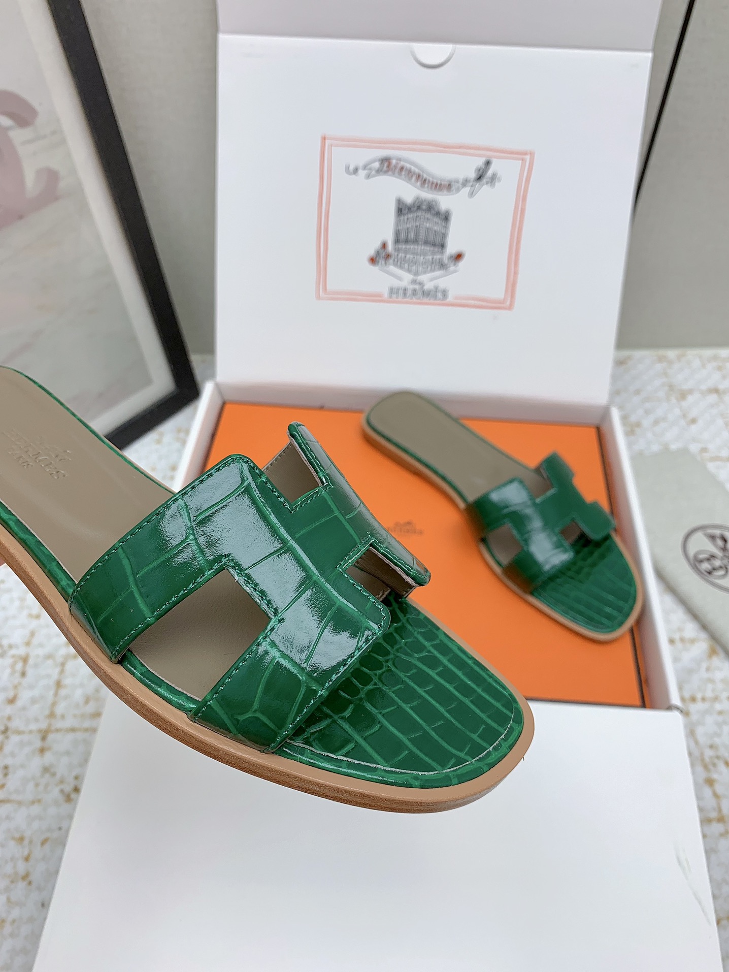 Hermes Oran Green Crocodile Embossed Leather Flat Sandals Slides Shoes 9 i1750234179 3943 8