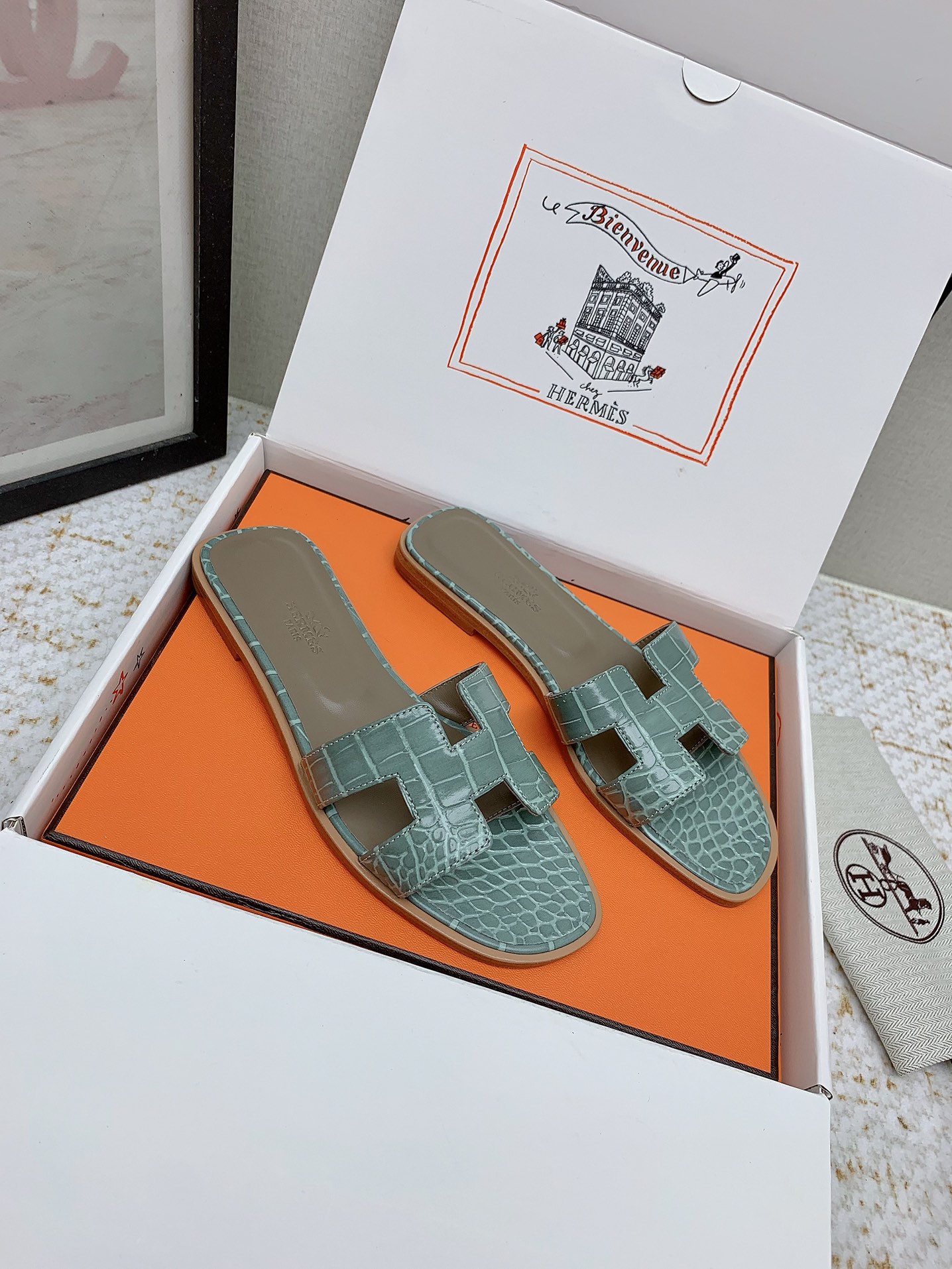 Hermes Oran Sandal: Luxurious Leather Slides for Women, Various Sizes 2 i1750234212 4104 5