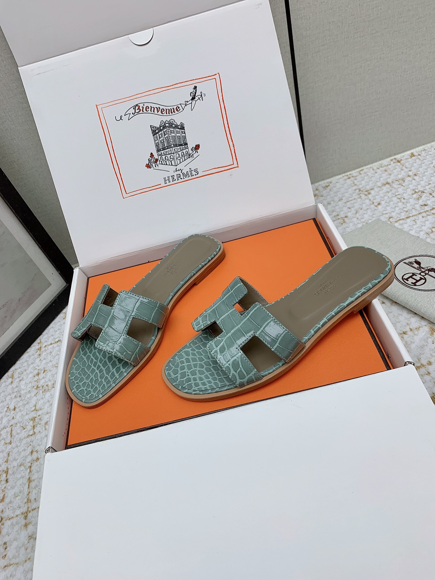 Hermes Oran Sandal: Luxurious Leather Slides for Women, Various Sizes 4 i1750234212 6400 3