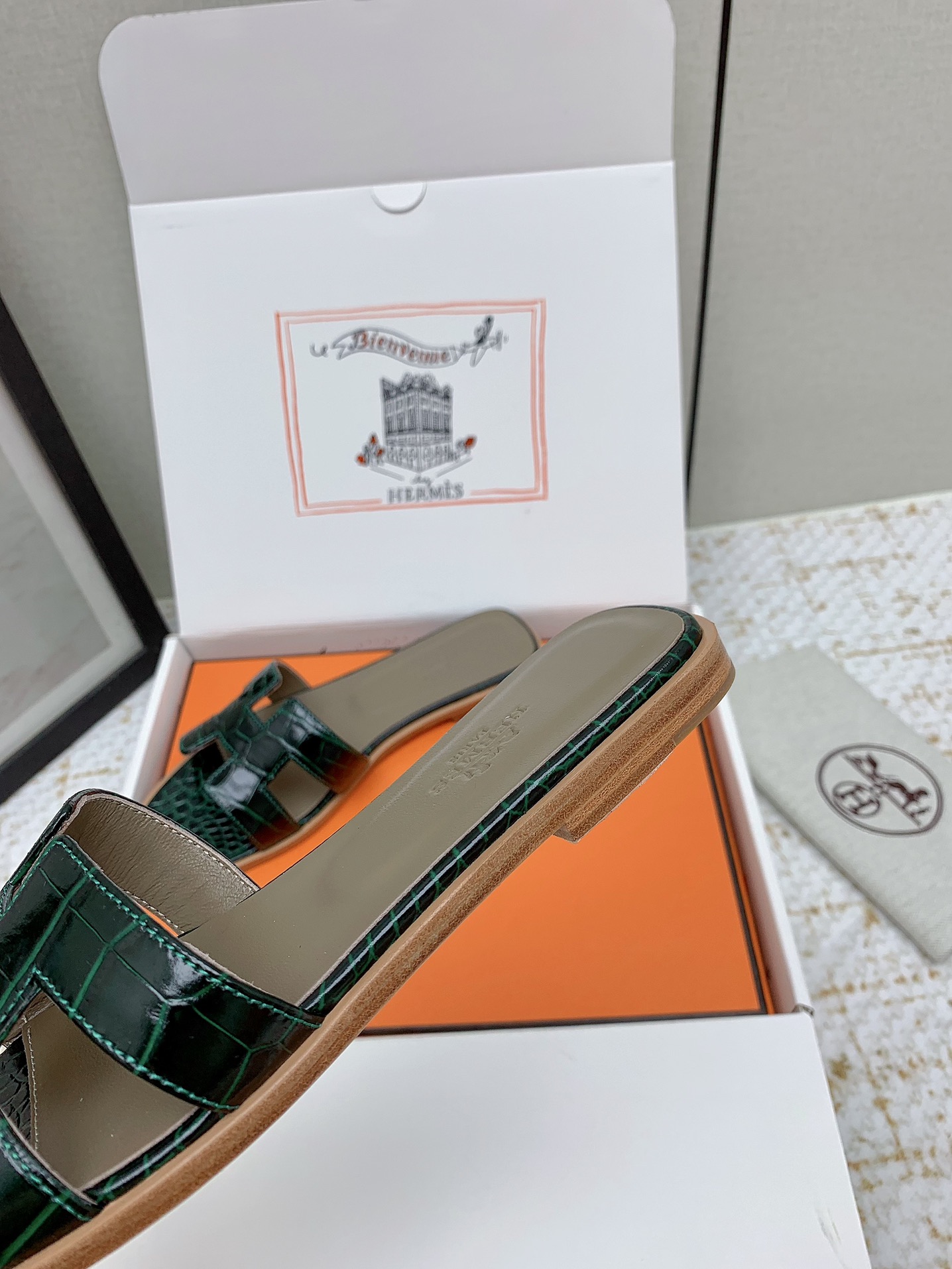 Hermès Oran Leather Flat Sandal Luxurious Classic Slip-On Slides 10 i1750234272 2233 5
