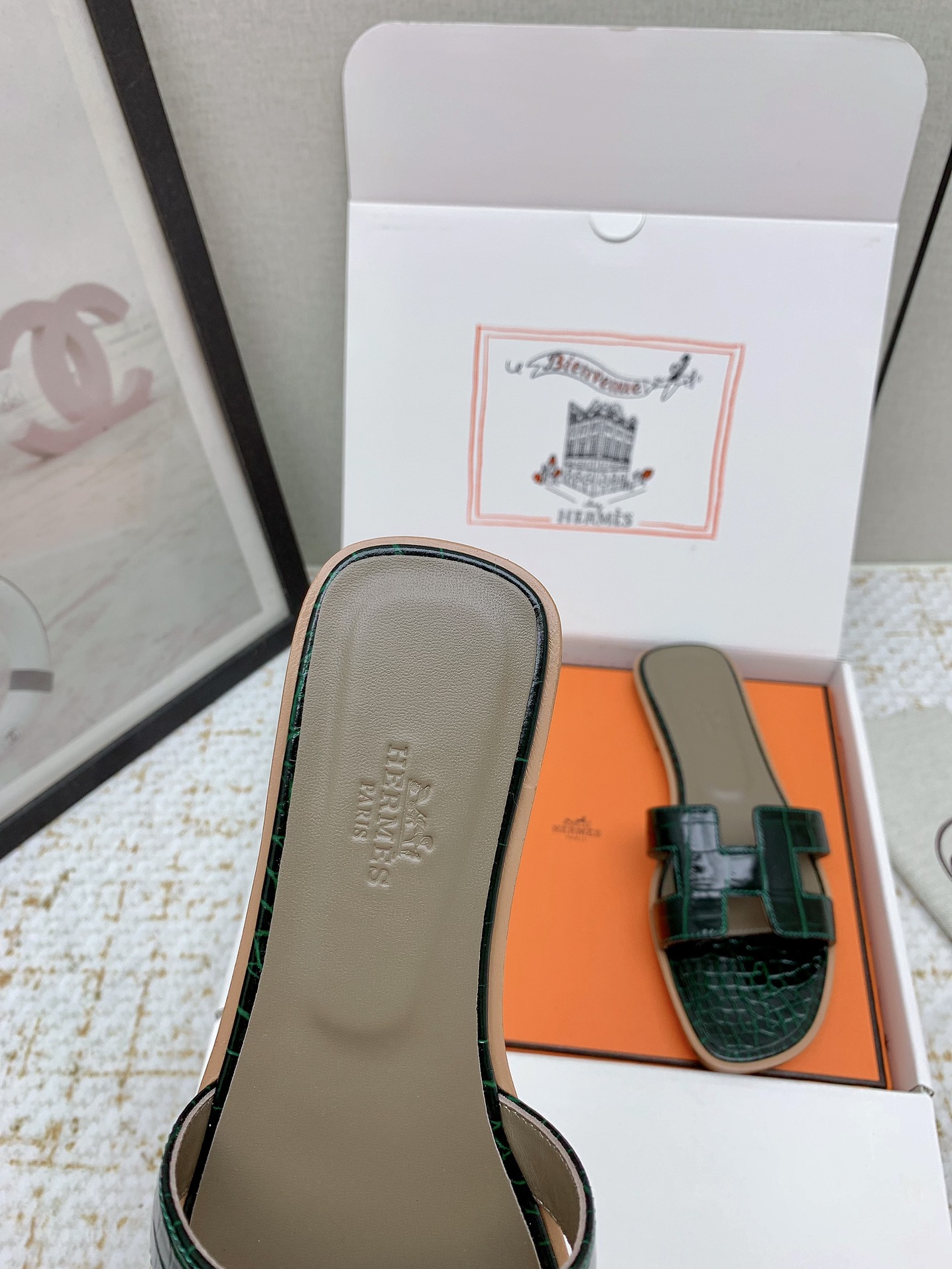 Hermès Oran Leather Flat Sandal Luxurious Classic Slip-On Slides 7 i1750234272 8647 6